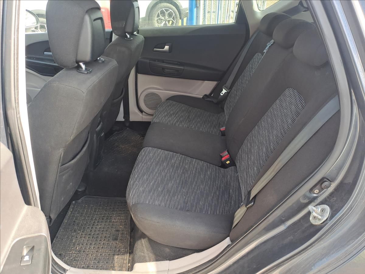 Kia Cee´d, 1,6 CRDi - fotka 6