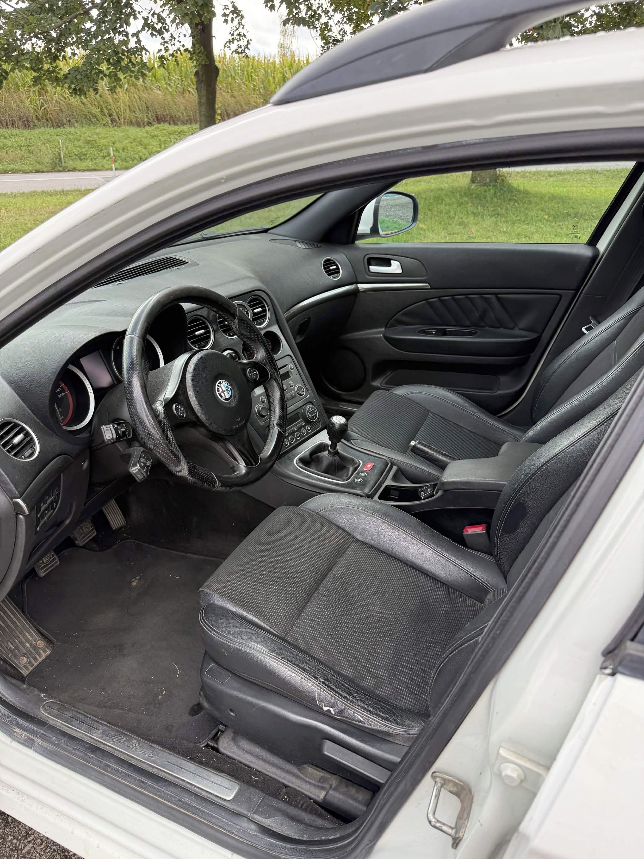 Alfa Romeo 159, 2.0 JTdm - fotka 2