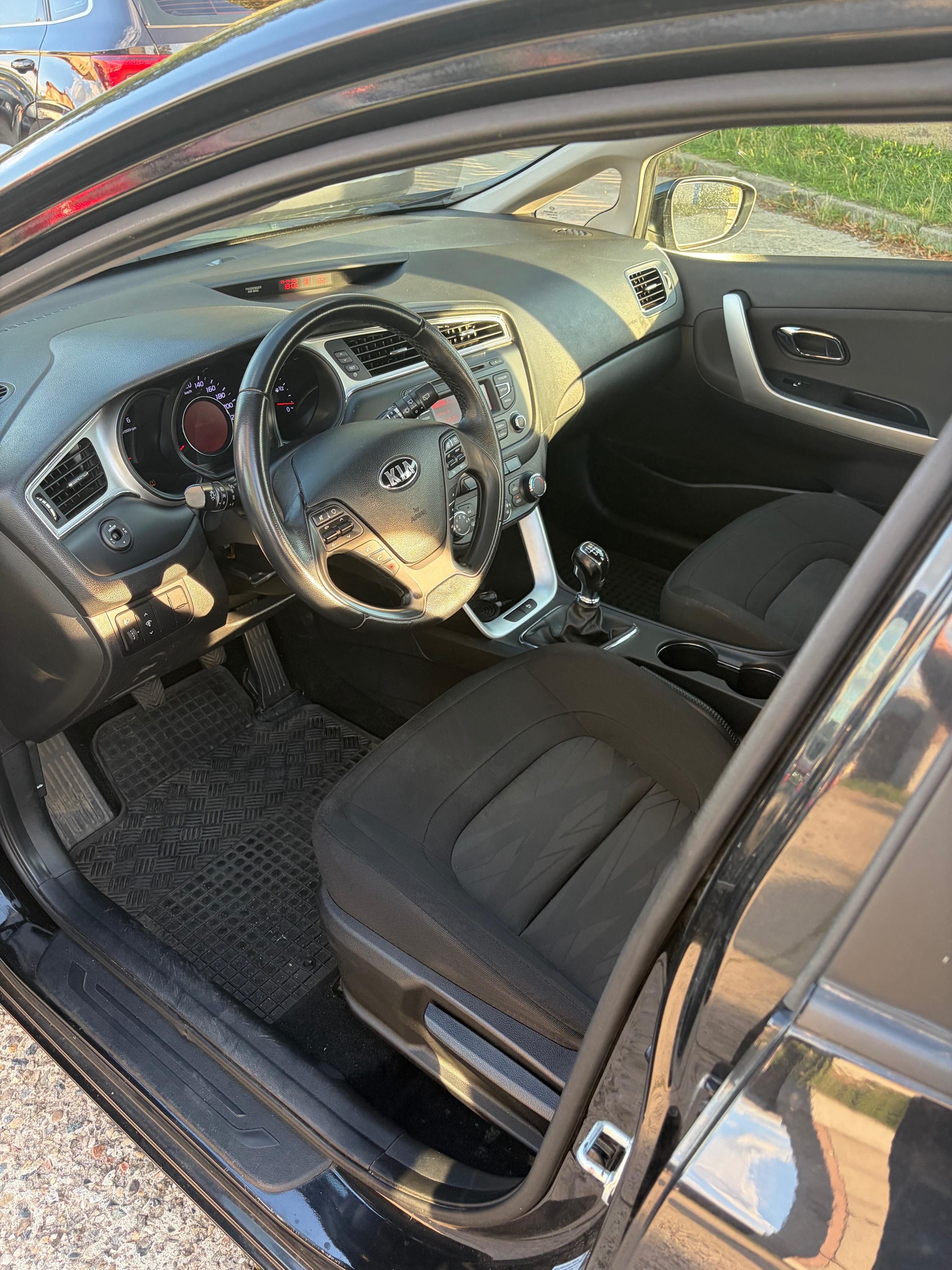 Kia Cee´d, Kia ceed combi 1.6 crdi 100 kw - fotka 3