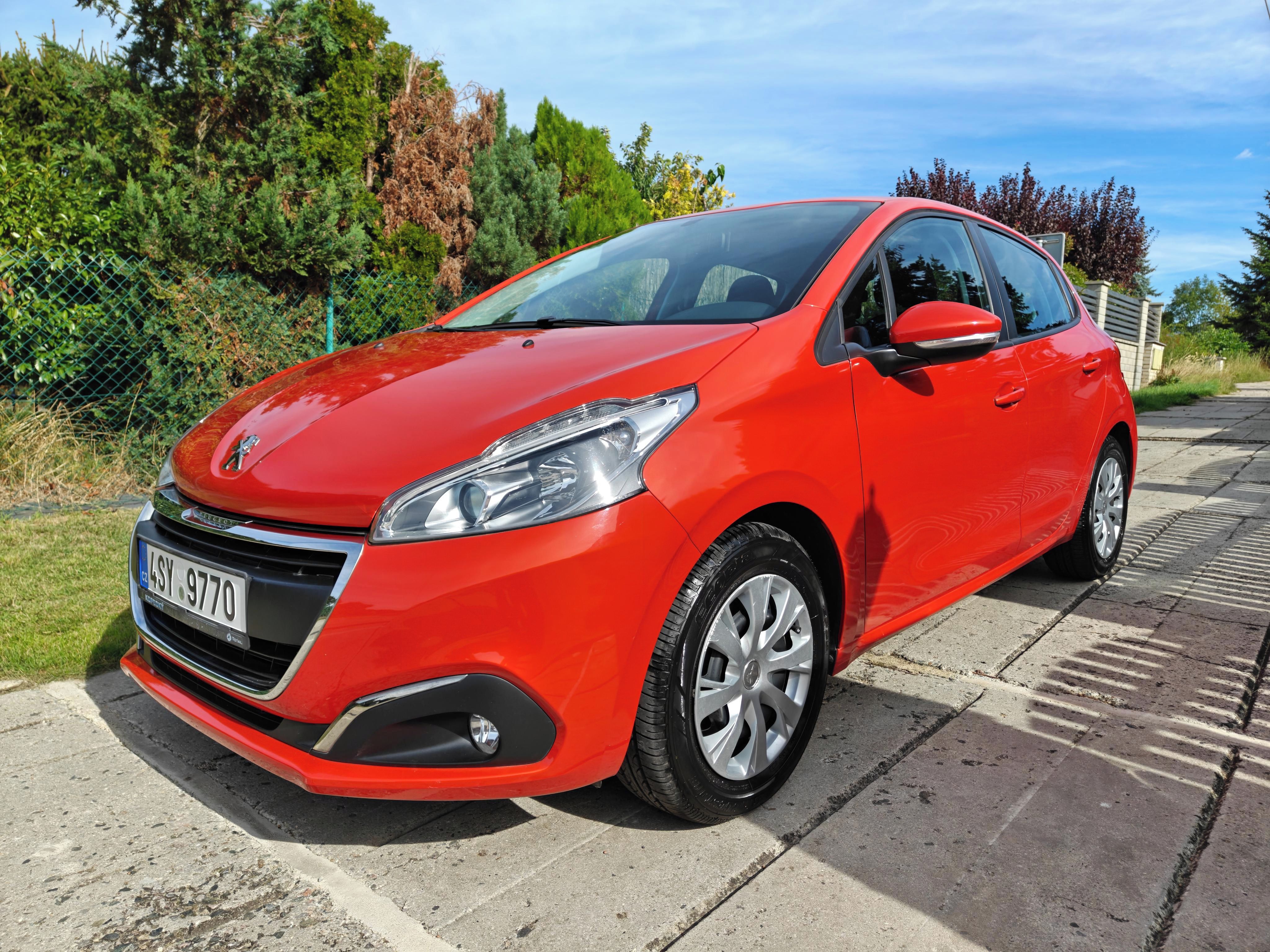 Peugeot 208, 1.2 i, najeto pouze 27.300km
