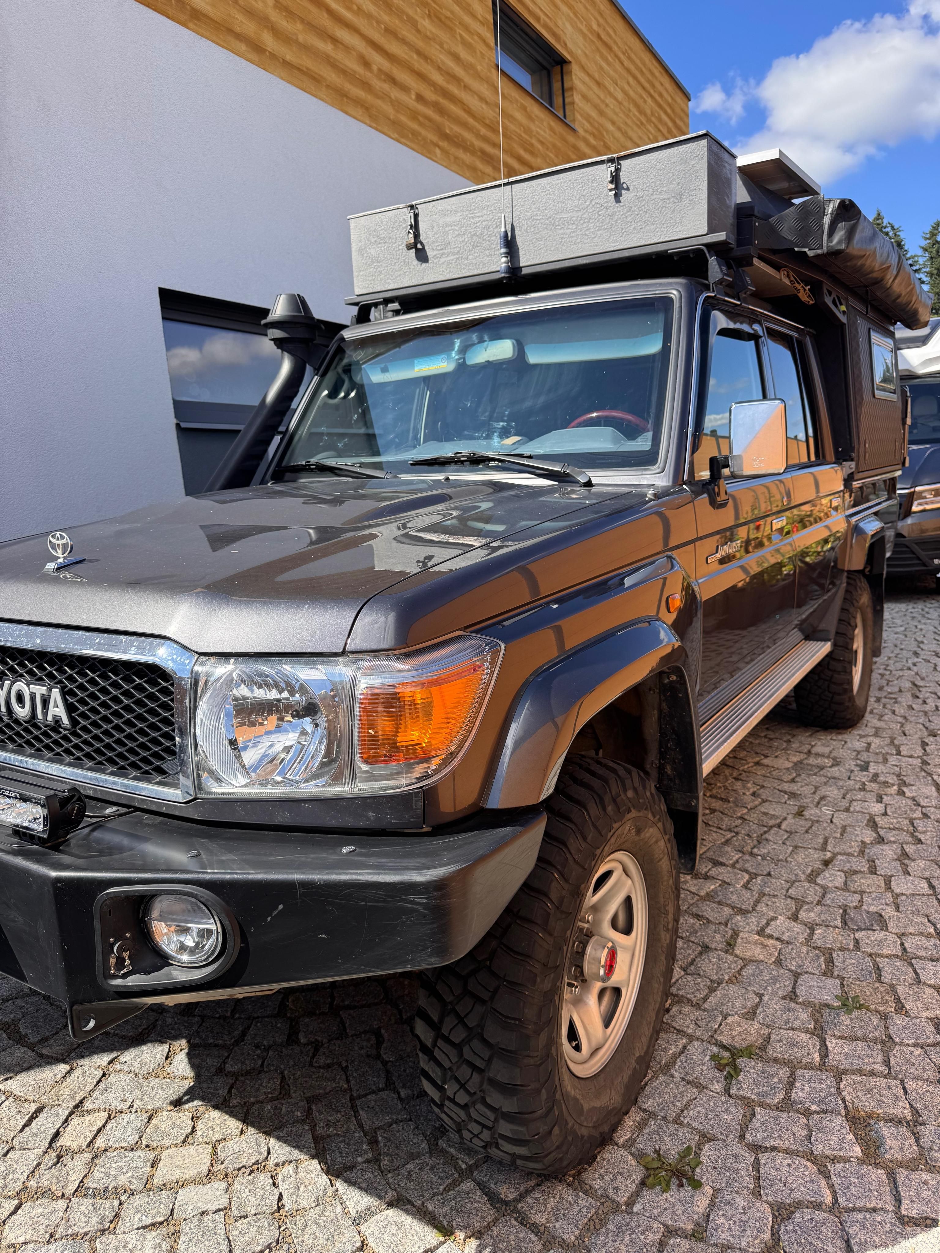 Toyota Land Cruiser, GRJ79L 4.0 V6 – expediční - fotka 2