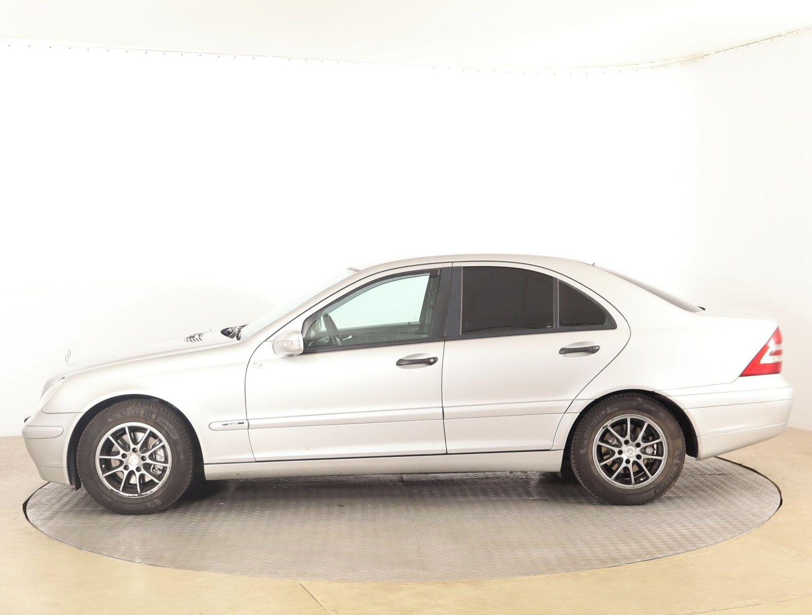 Mercedes-Benz Třídy C, 200 CDI, po STK, jezdí dobře - fotka 3