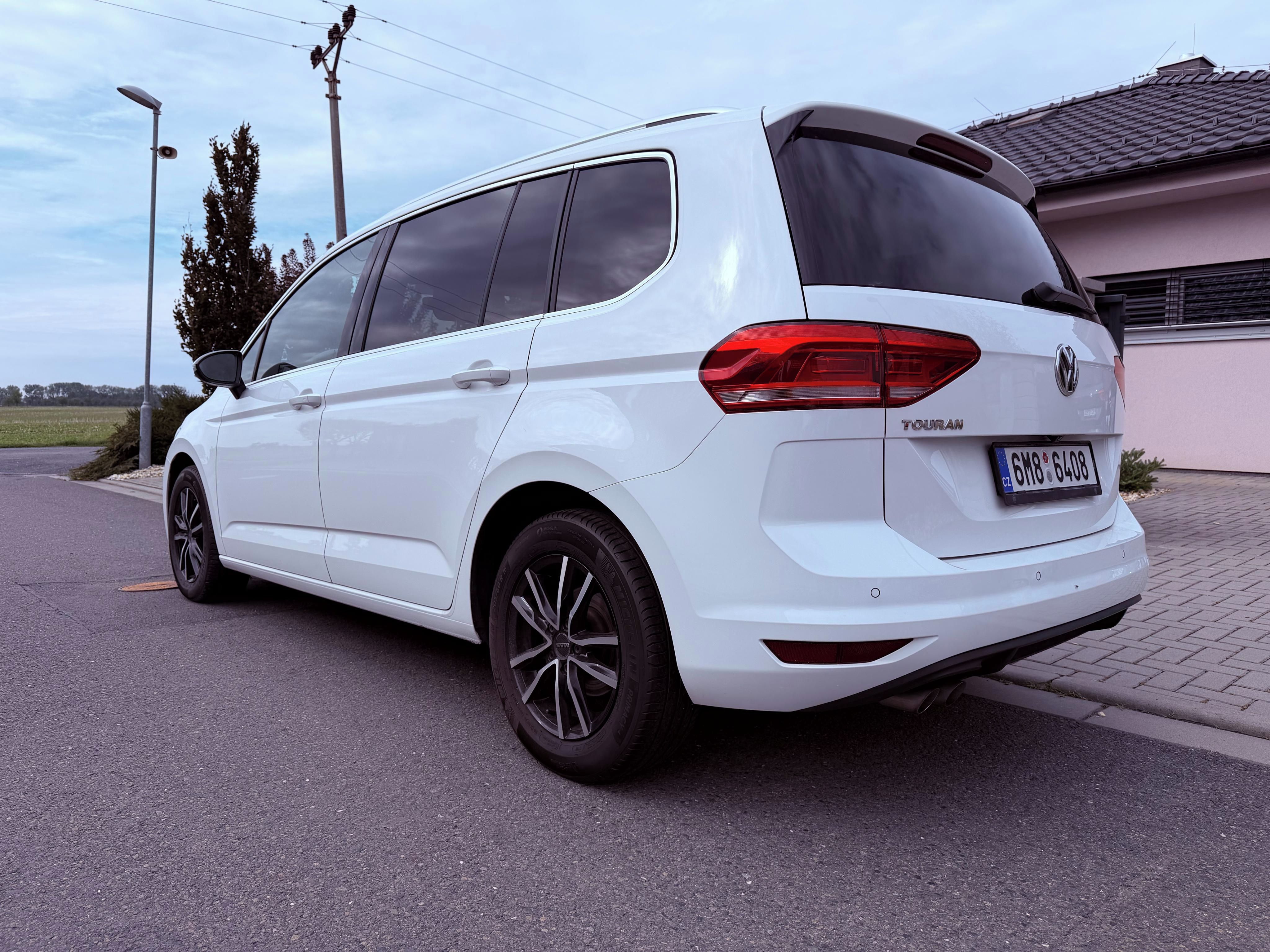 Volkswagen Touran, VW Touran 2.0 TDI DSG 110 kW - fotka 4