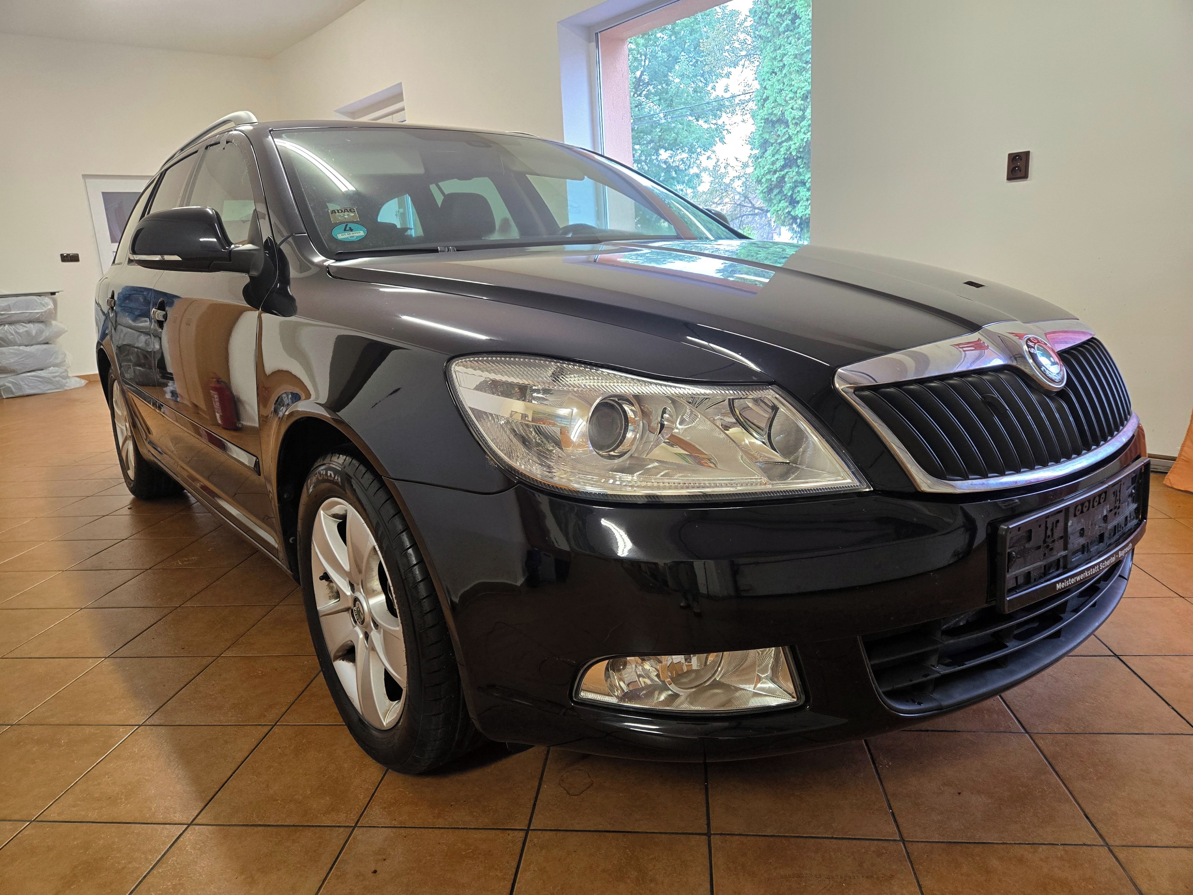 Škoda Octavia, 1,8TSí 118kW polokůže - fotka 5