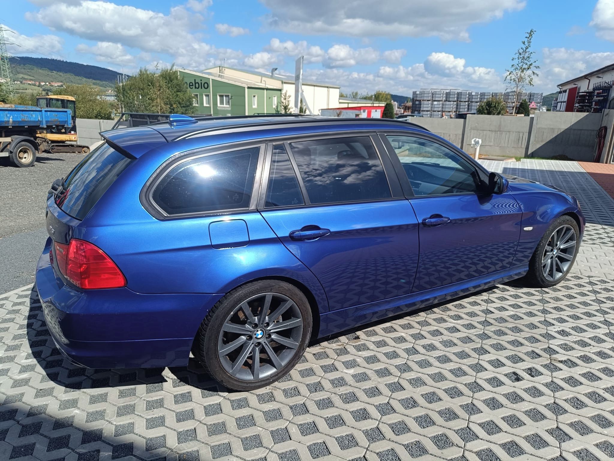 BMW Řada 3, 318i combi - fotka 5