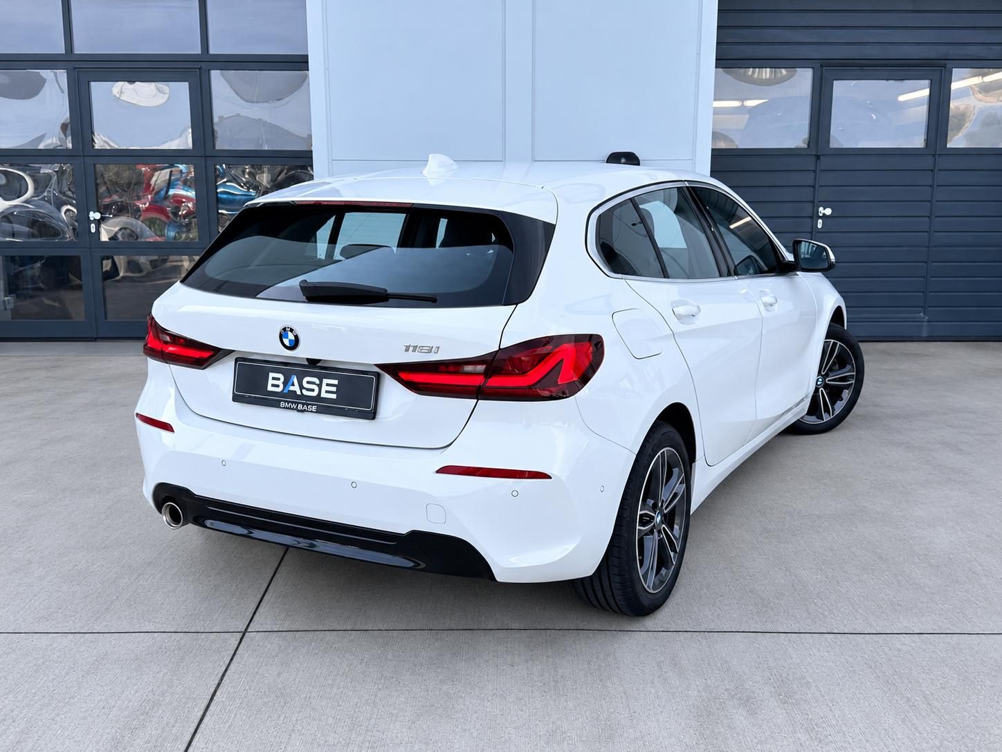 BMW Řada 1, 118i Model Sport Line - fotka 4