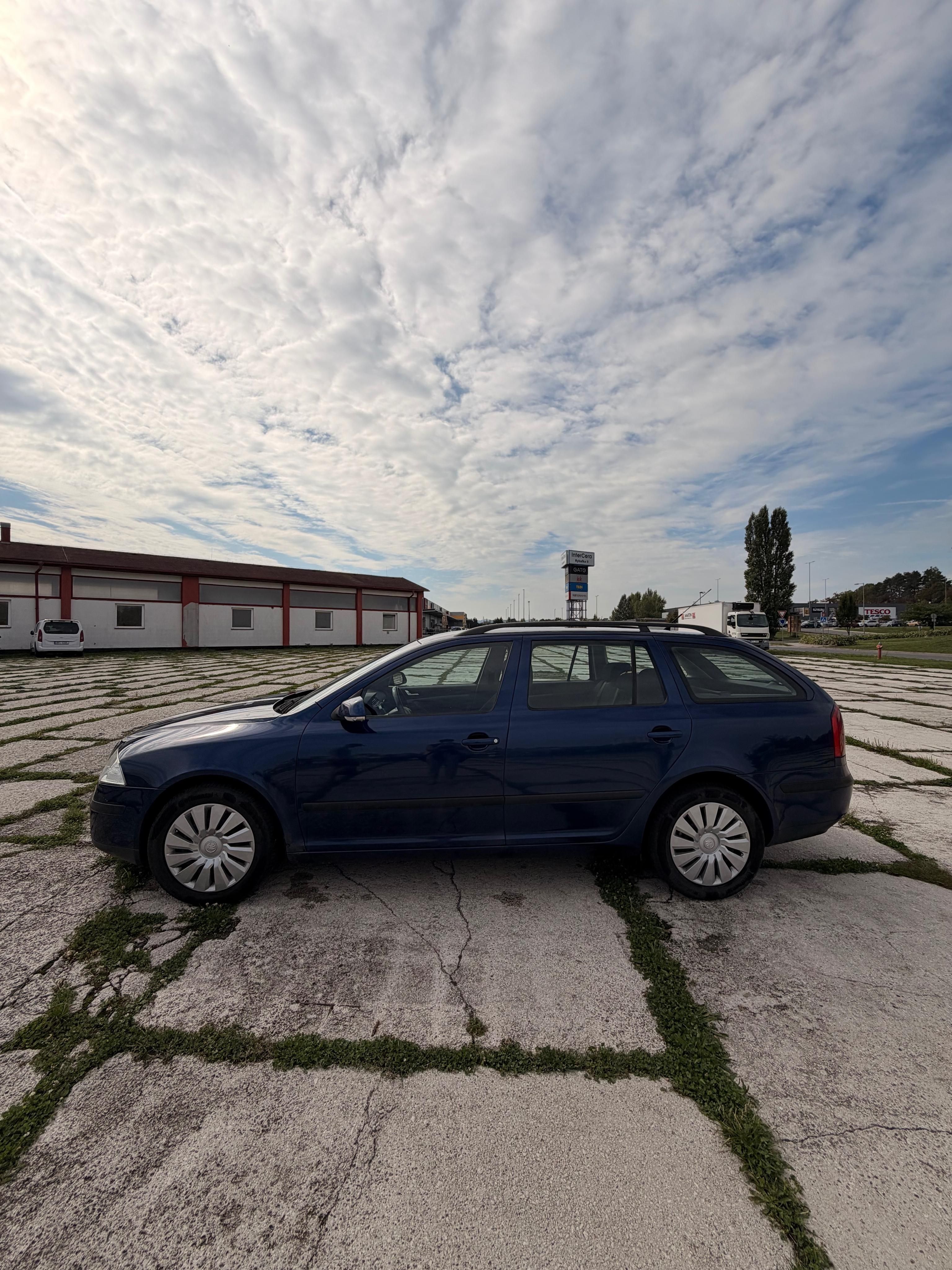 Škoda Octavia, 2.0 TDI, servisováno - fotka 6