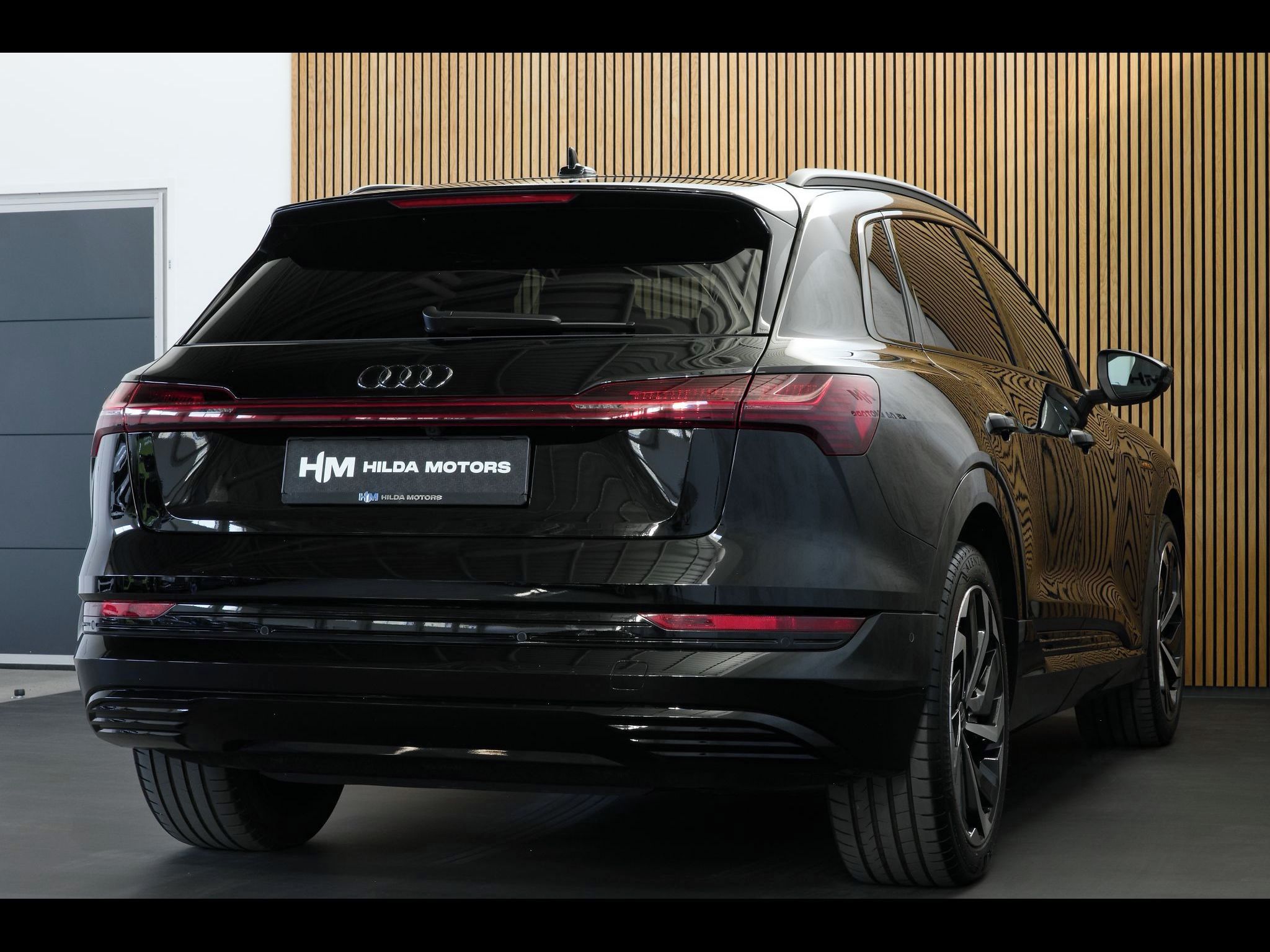 Audi e-tron, 55 300kW Pano NightV HUD Tažné - fotka 5