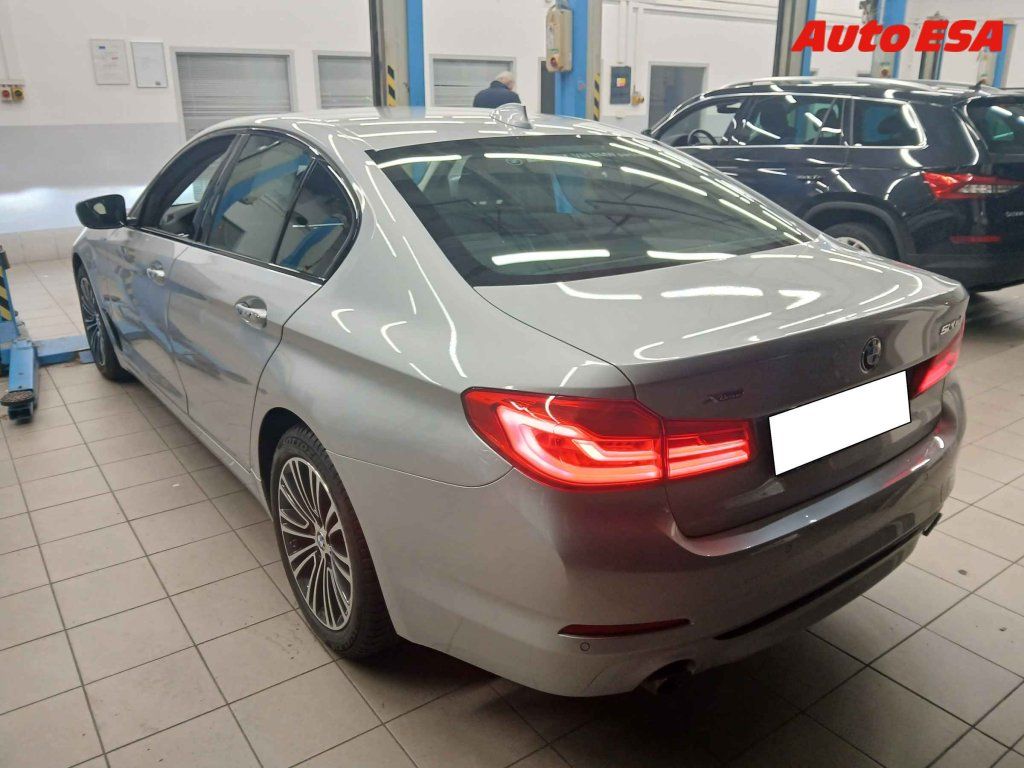 BMW Řada 5, 2.0xd 520 XDrive,2.maj,ČR - fotka 2