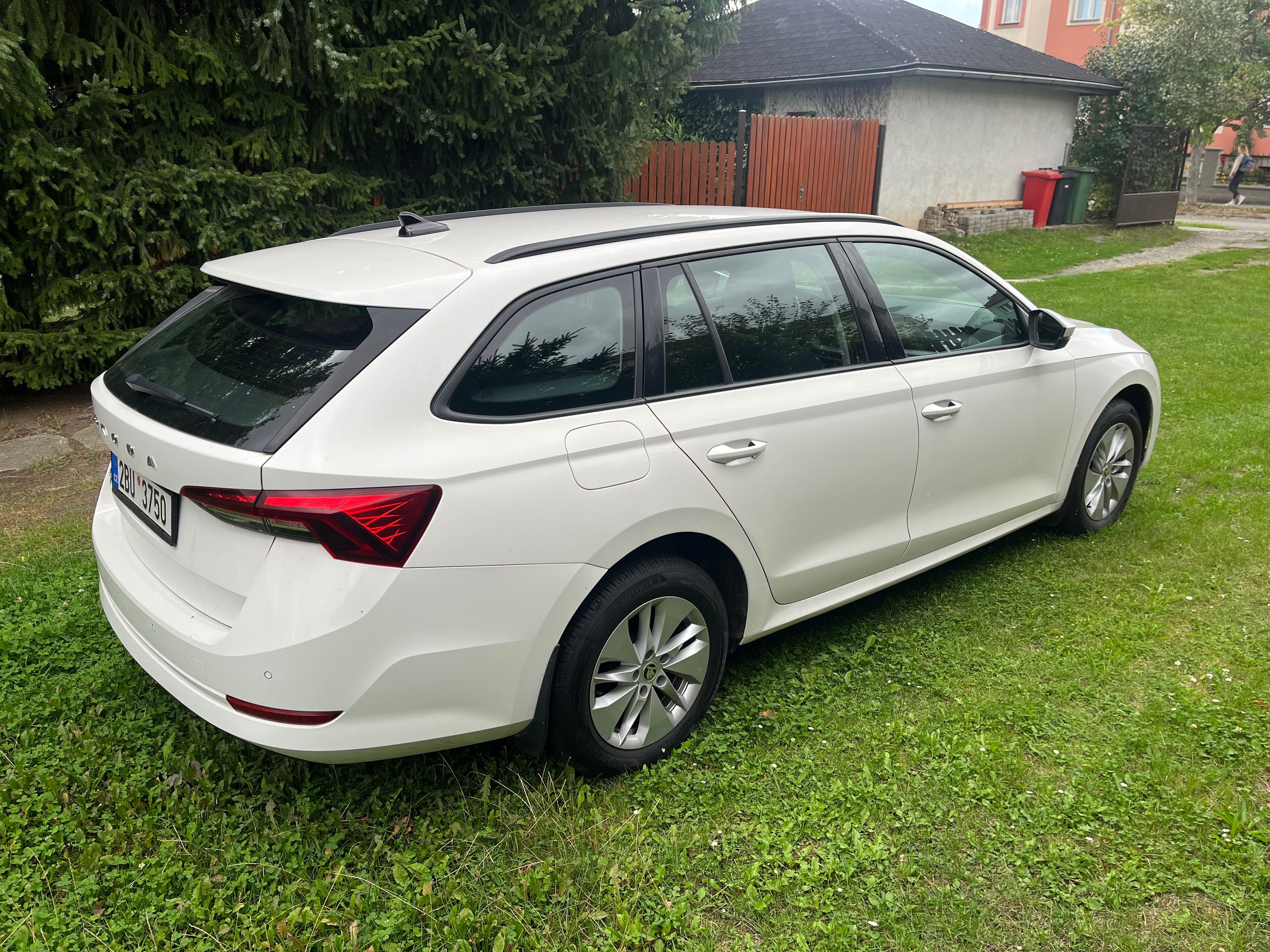 Škoda Octavia, Kombi 2.0 TDI 85KW - fotka 3