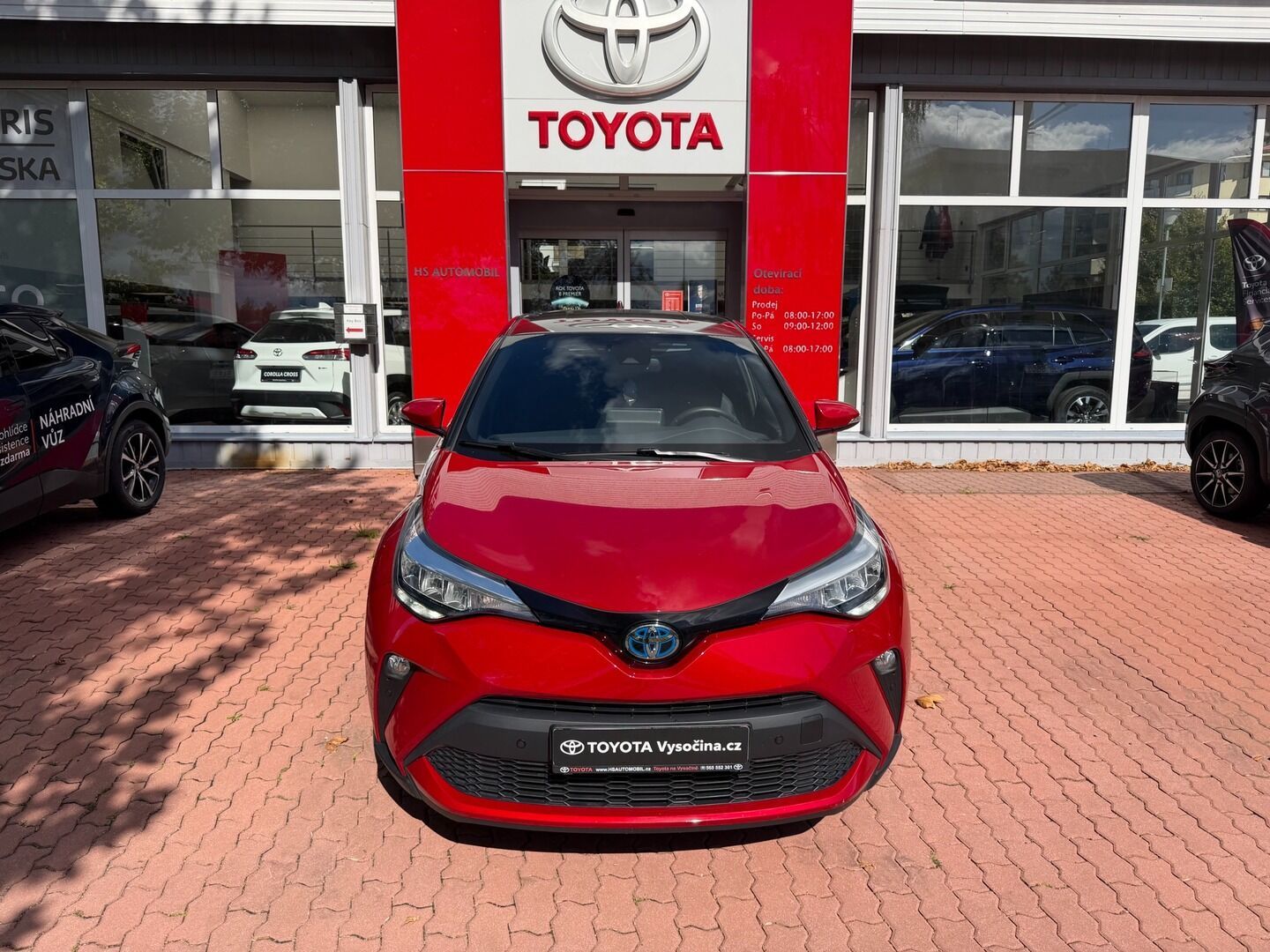 Toyota C-HR, 1.8 hybrid e-CVT Style, tažné - fotka 2