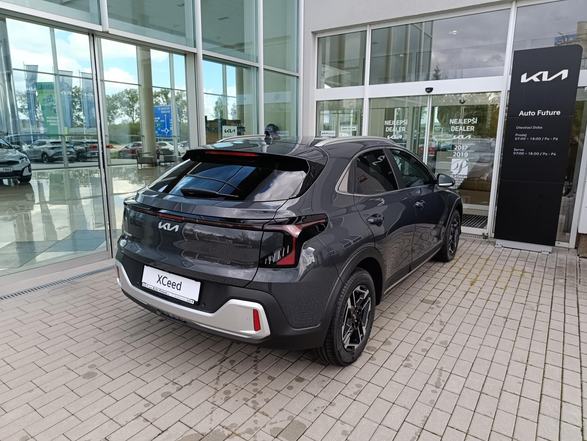 Kia XCee´d, 1,6 T-GDI 7DCT EXCLUSIVE - fotka 3