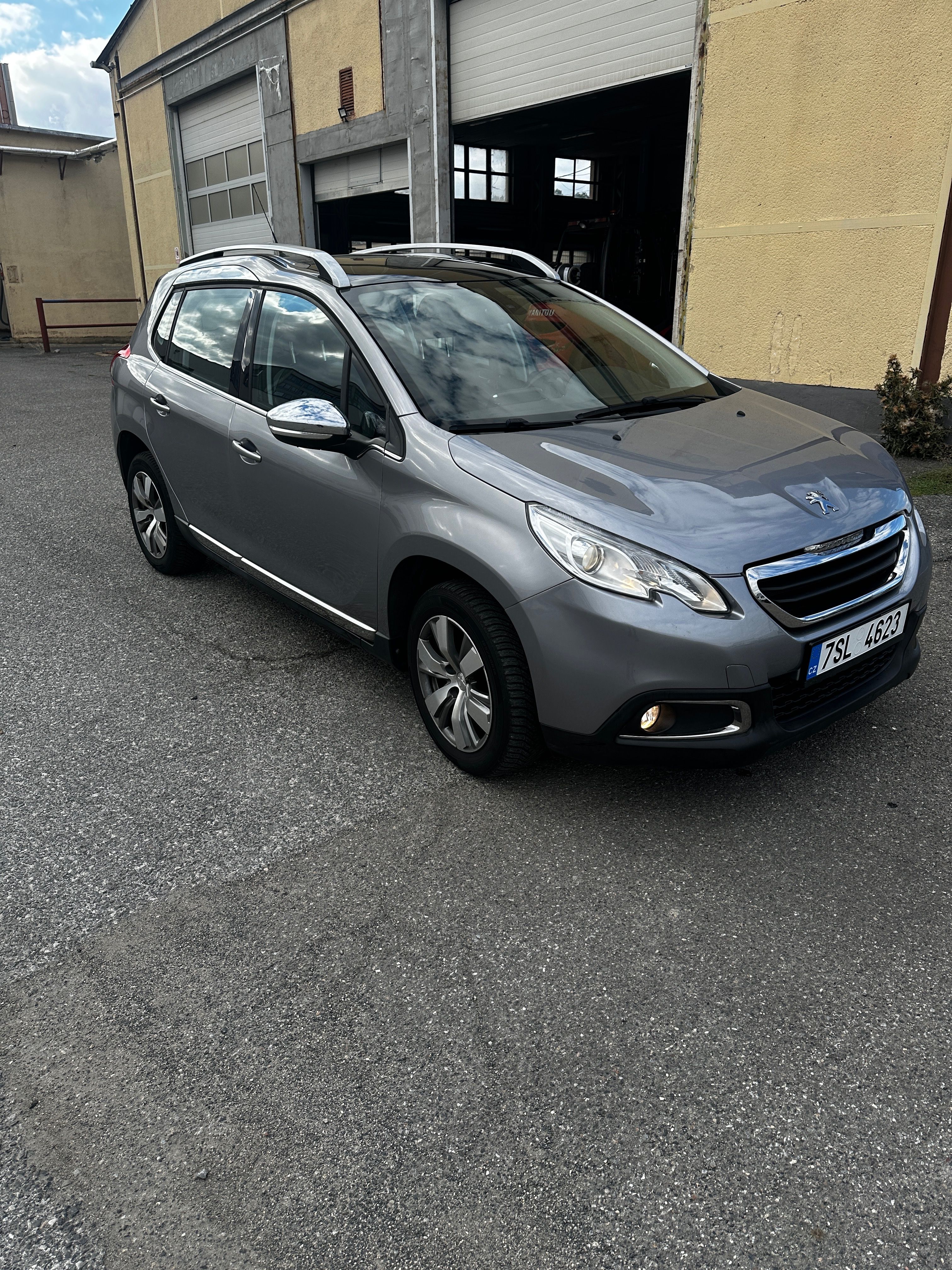 Peugeot 2008, 1,6 Allure Kůže Pano Klima - fotka 4