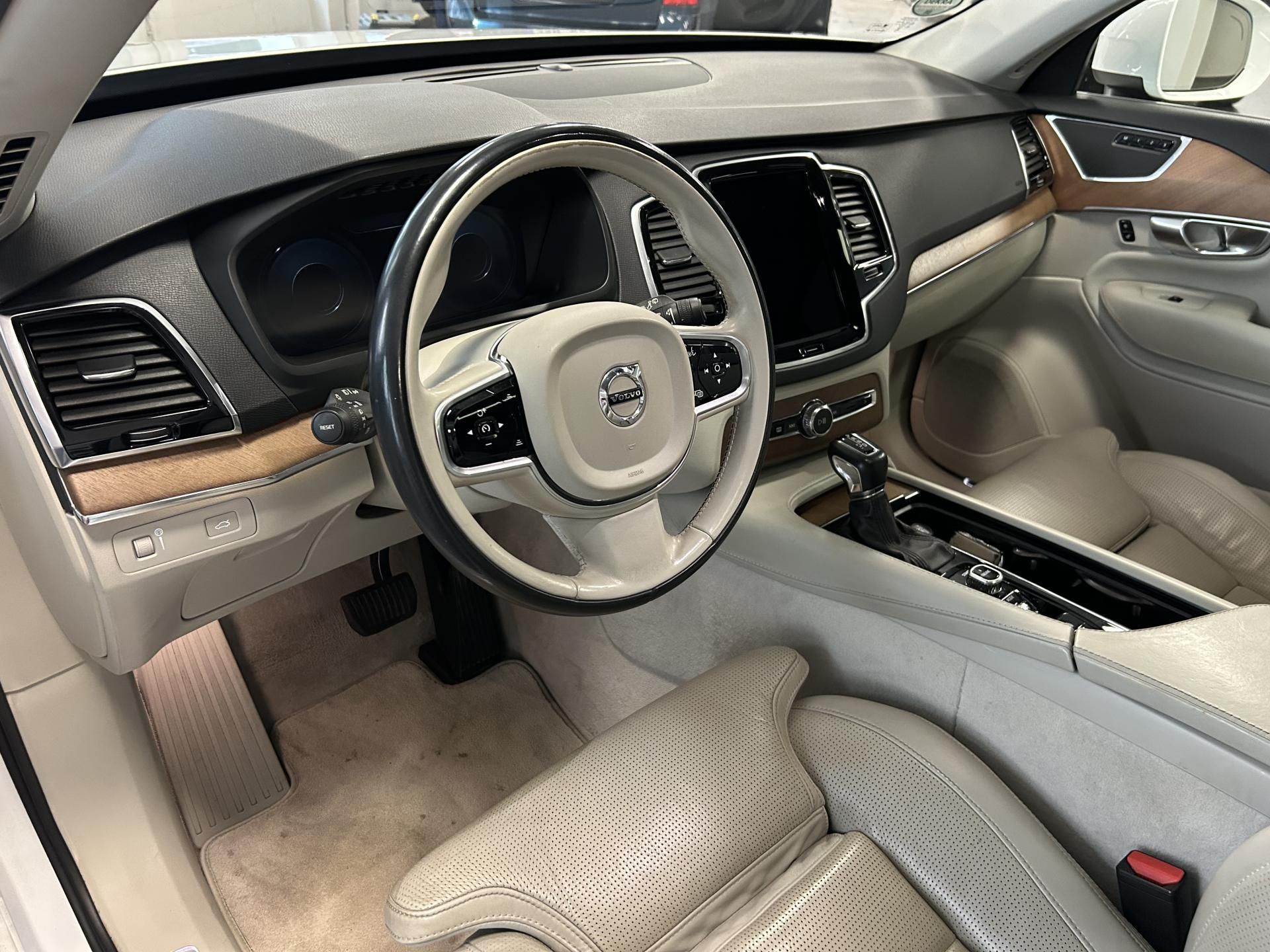 Volvo XC90, D5 AWD Drive-E Inscrip Panoram - fotka 6