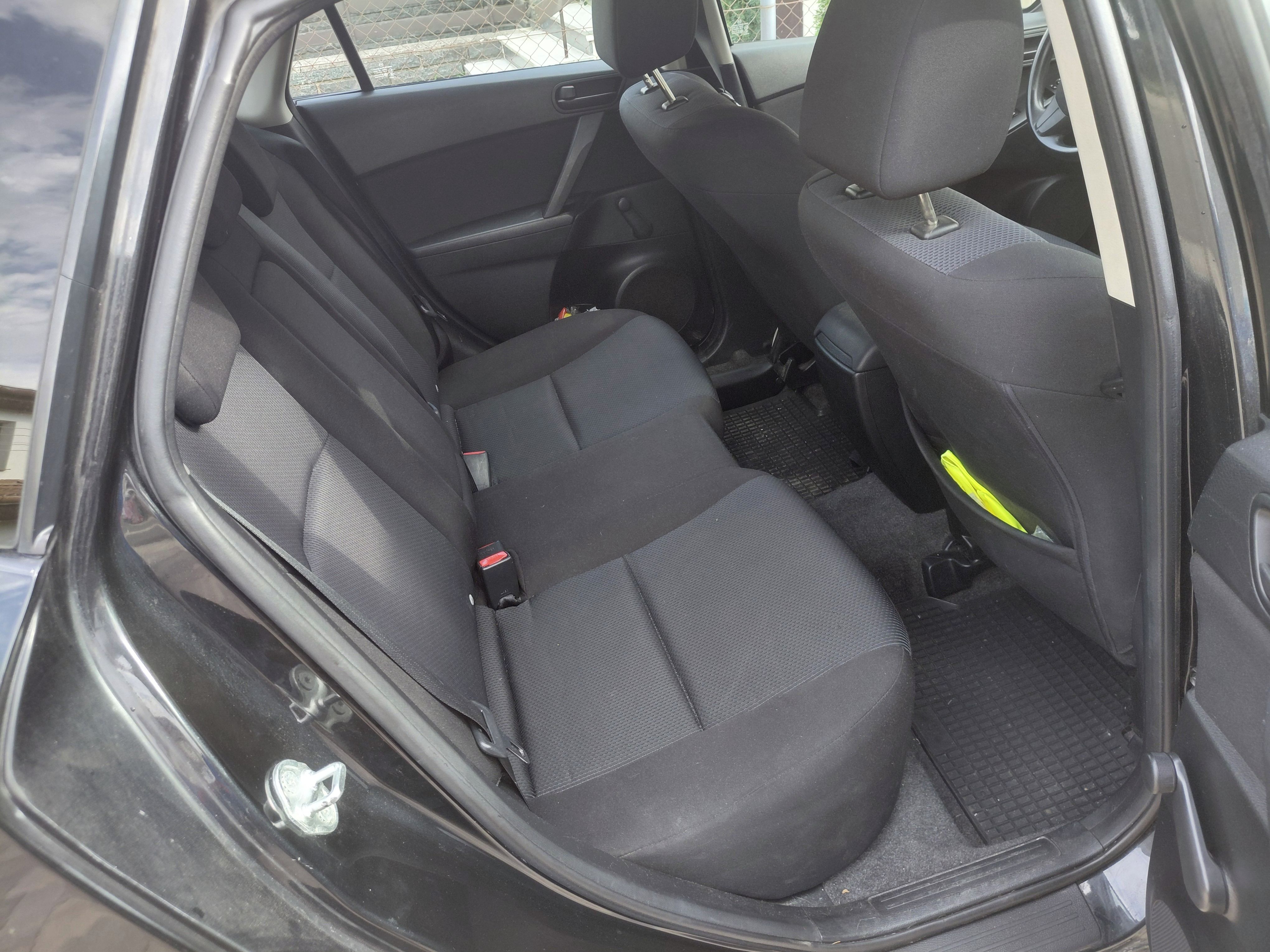 Mazda 3, 1.6 benzín, 77 kW, r. 2010 - fotka 5