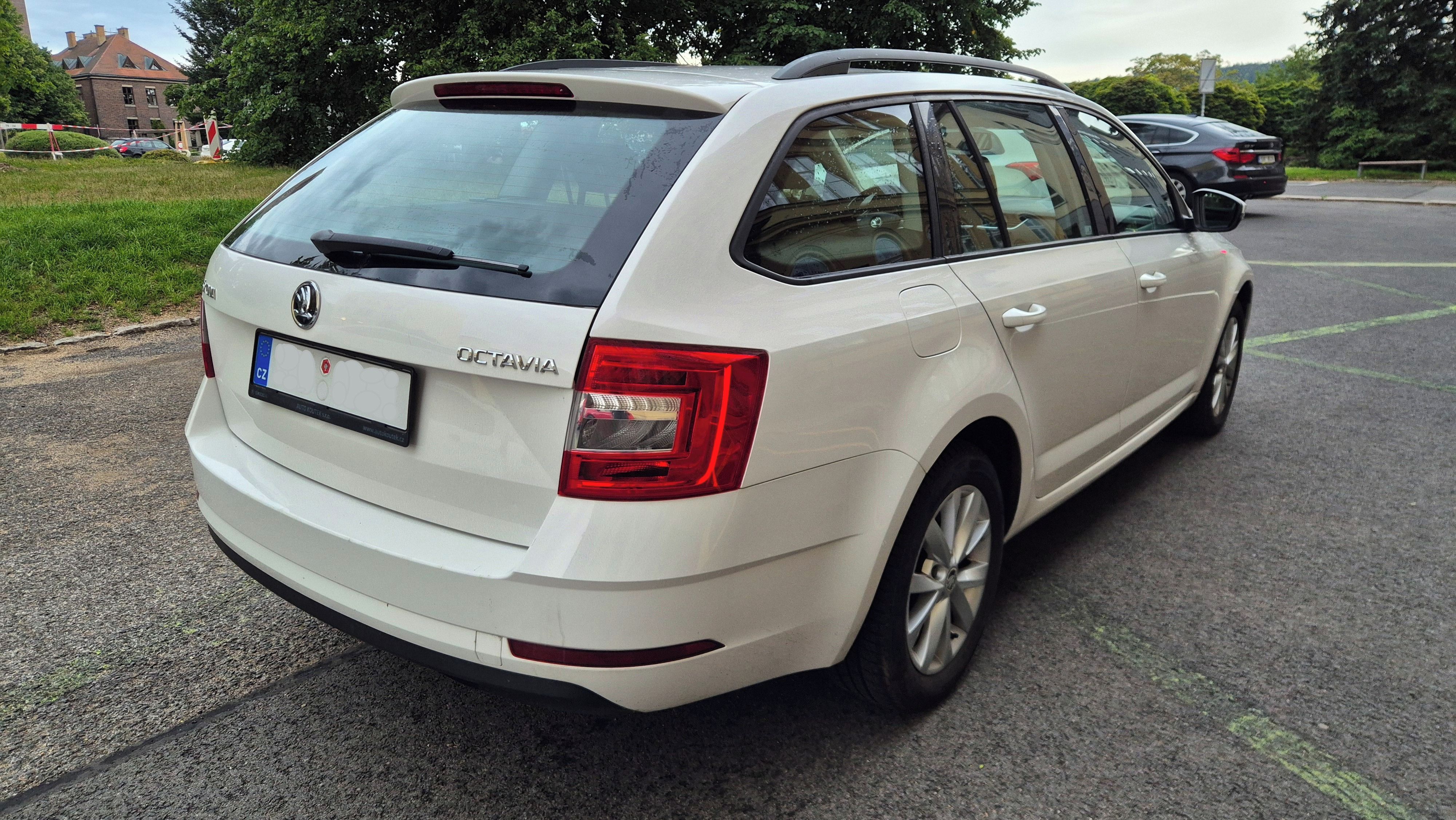 Škoda Octavia, 1.6 TDI - 72 tis. km - fotka 4