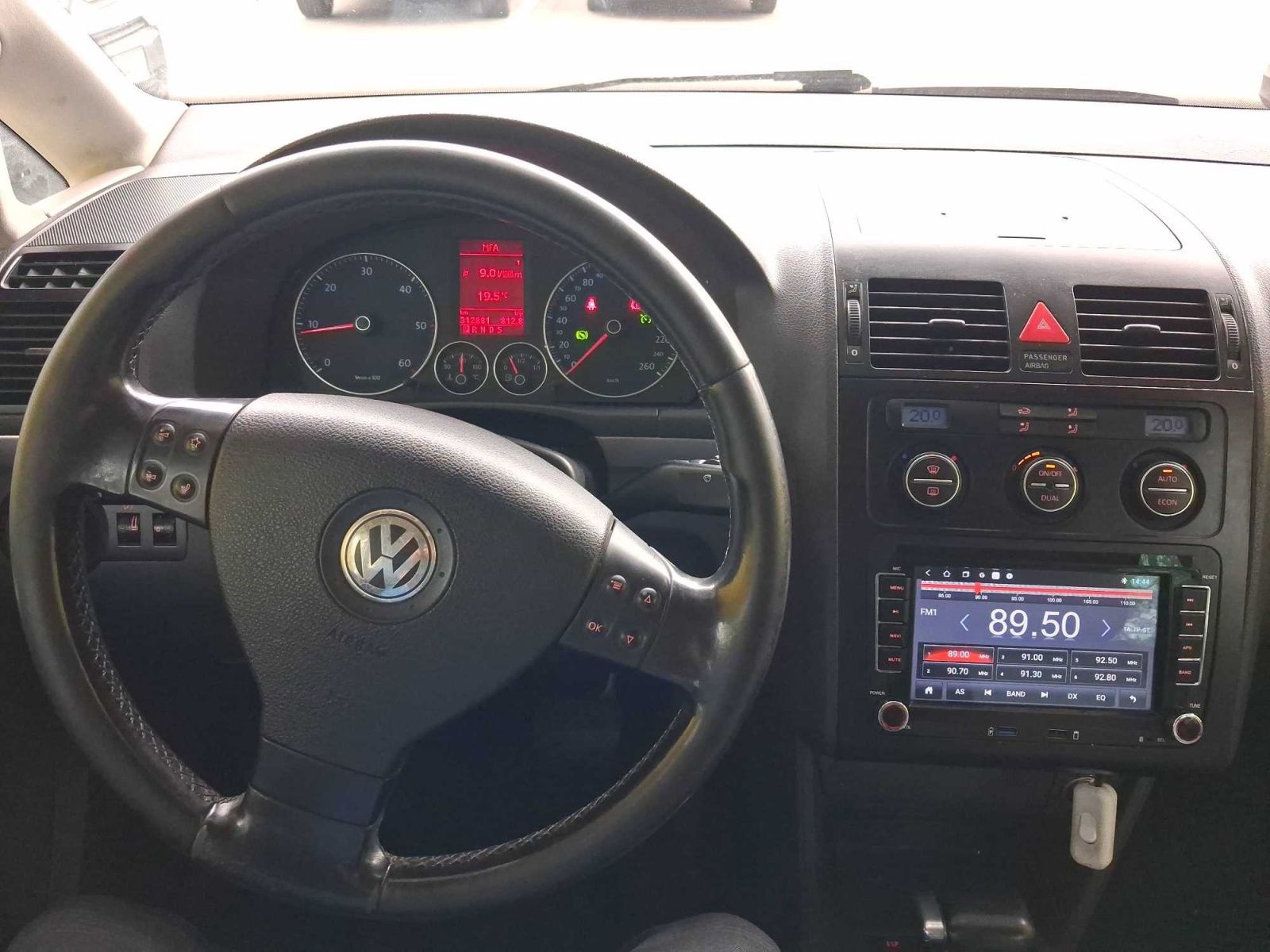 Volkswagen Touran, 2.0 TDI, Comfortline, Automat - fotka 3