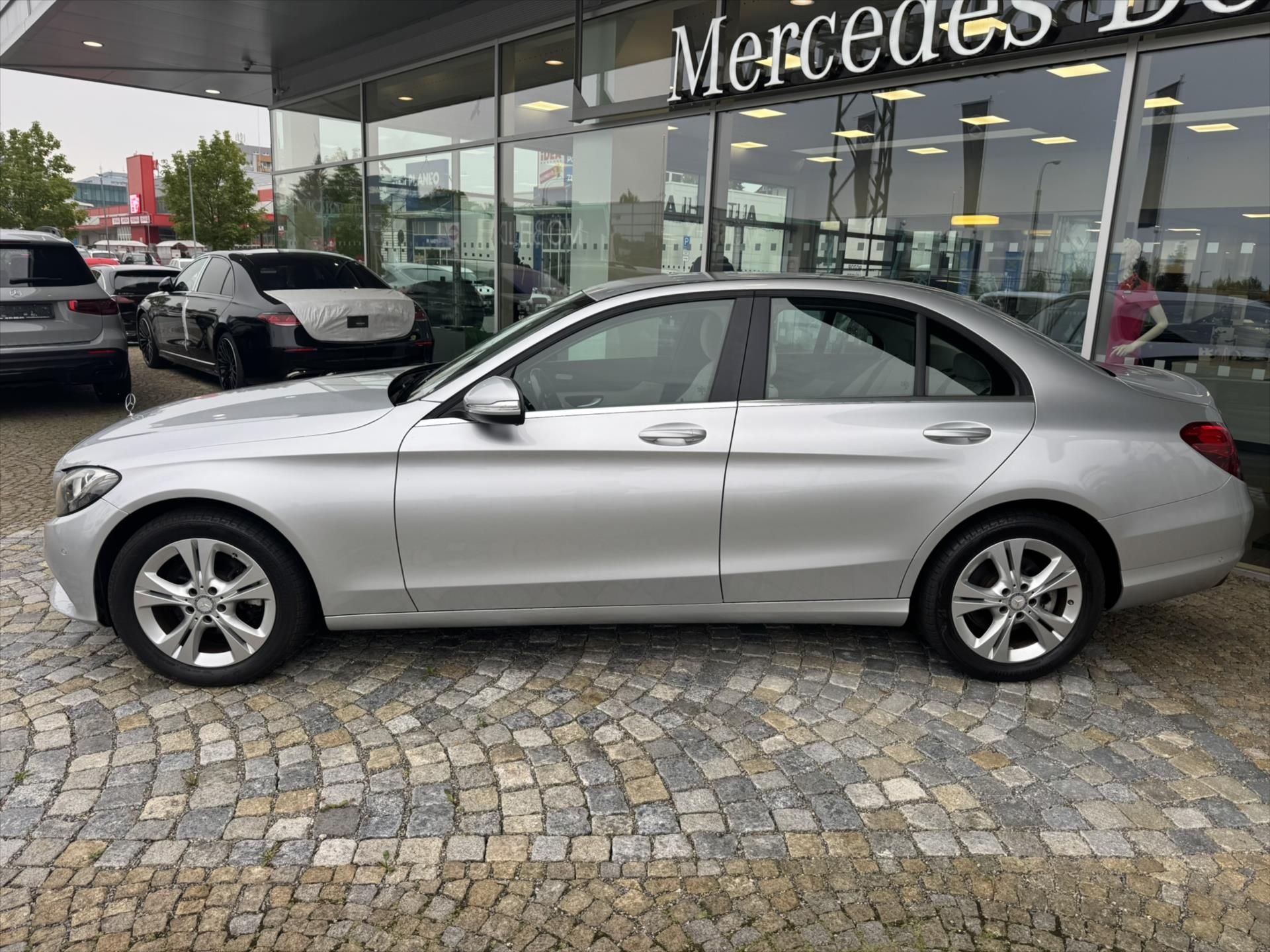 Mercedes-Benz Třídy C, C 180 - fotka 2
