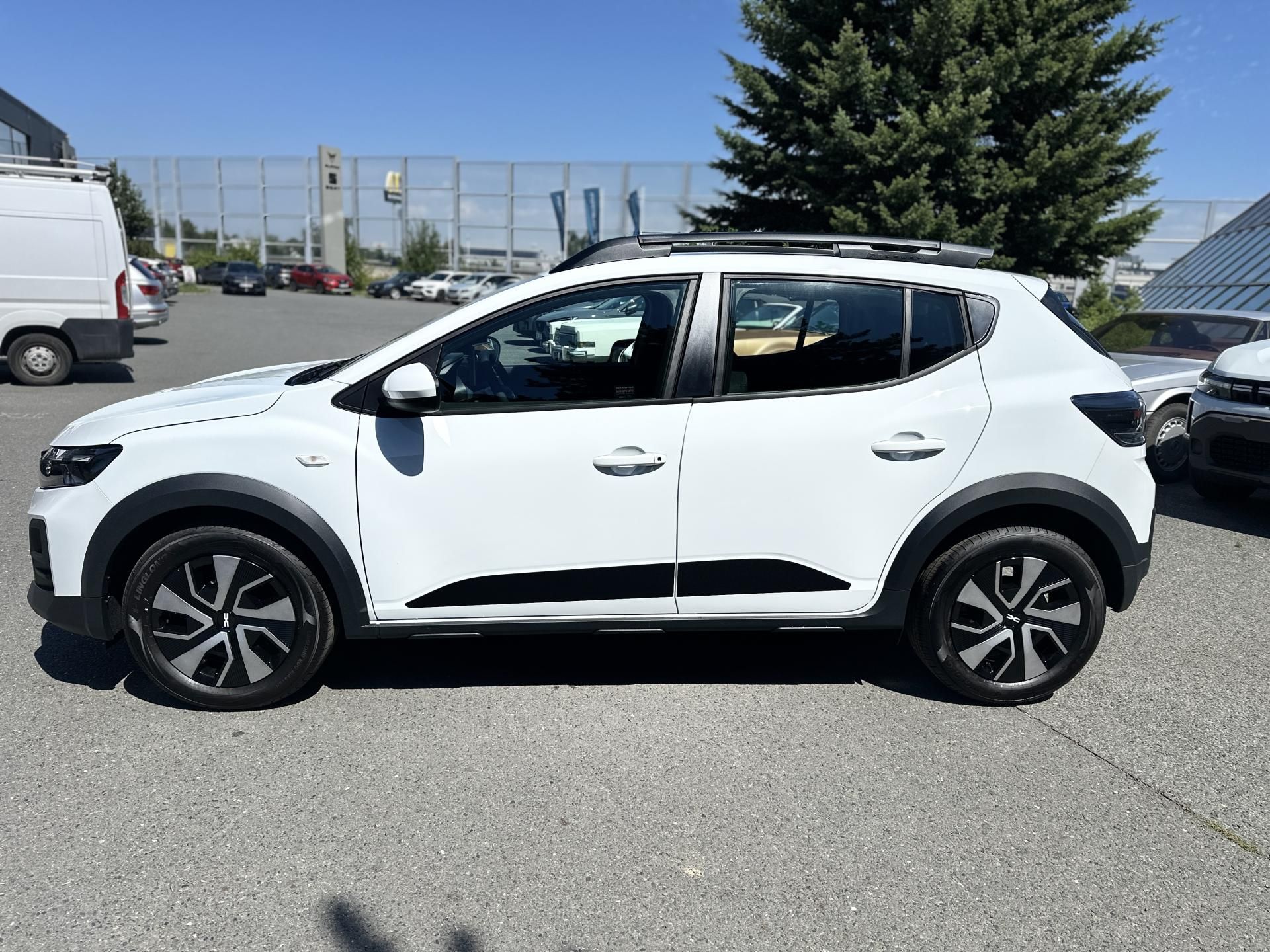 Dacia Sandero, STEPWAY HYBRID 155 - ŘÍJEN - fotka 5