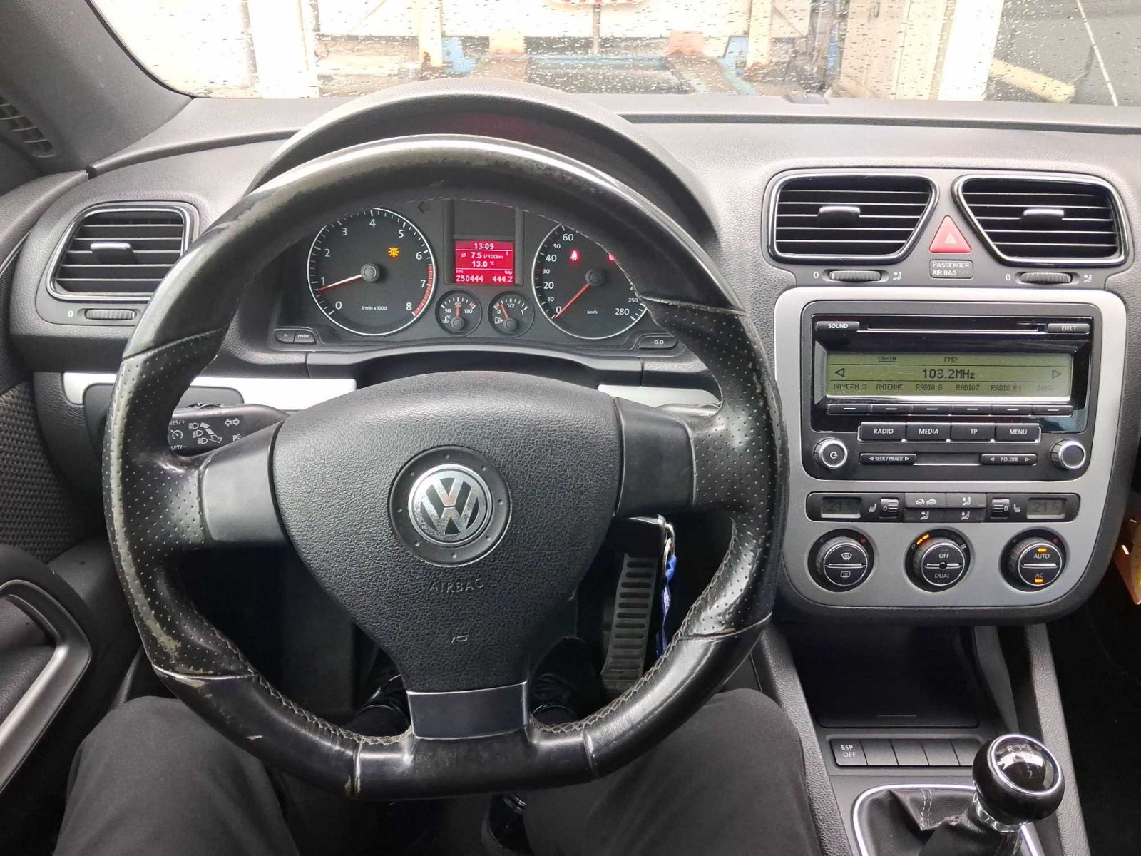 Volkswagen Scirocco, 1.4 TSI, Kožené sedačky - fotka 3