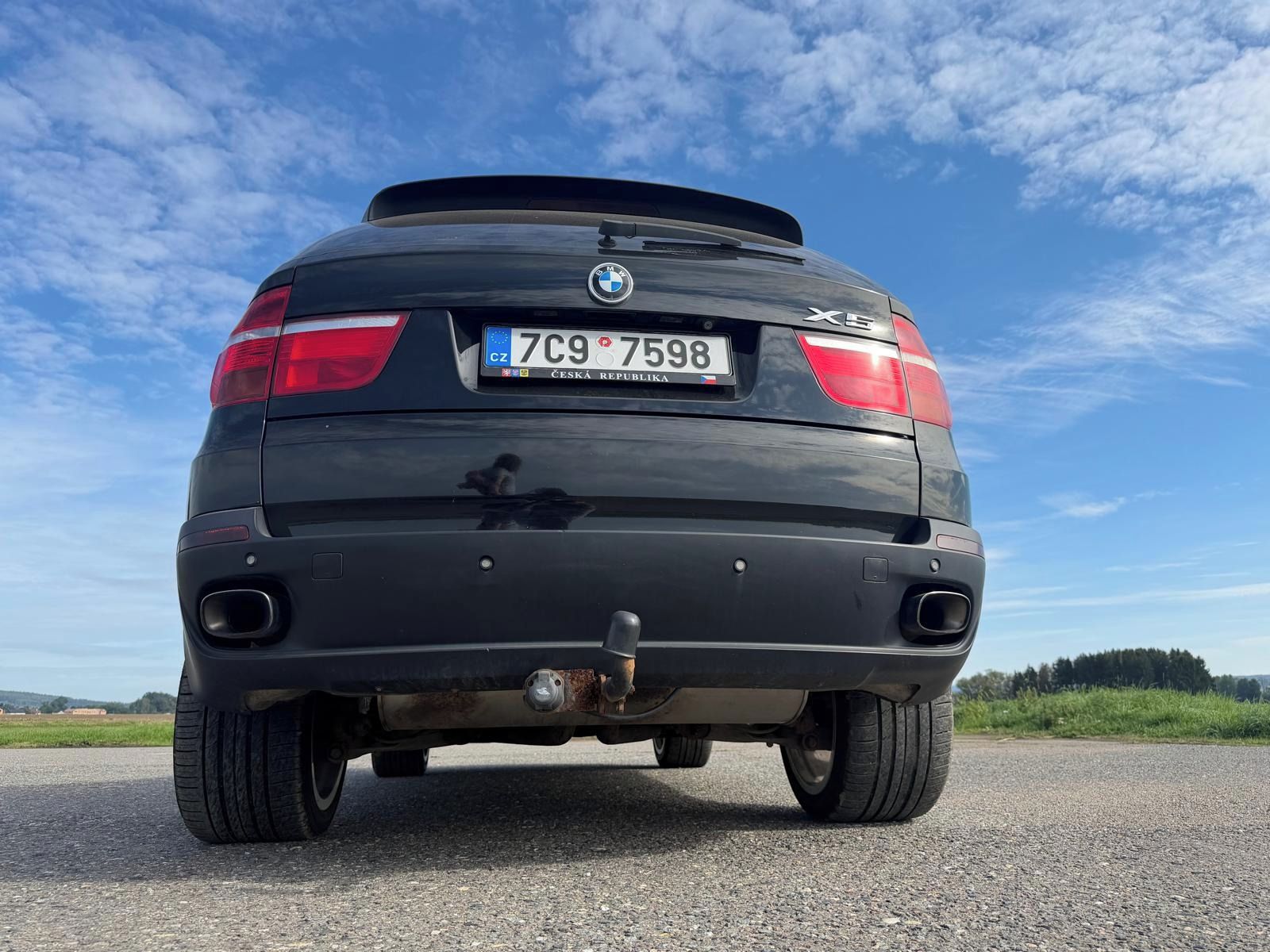 BMW X5, 4.8 I V8 Super motor - fotka 4
