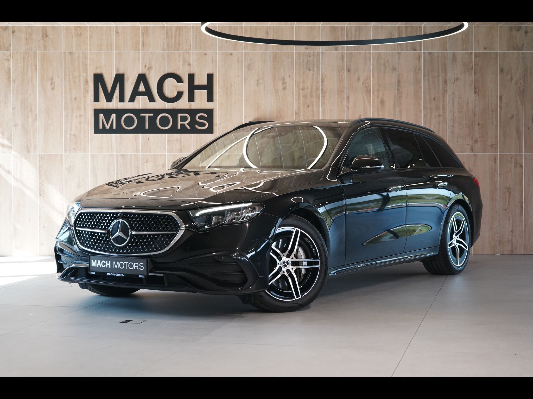 Mercedes-Benz Třídy E, 220d 4MATIC AMG, Pano, Tažné