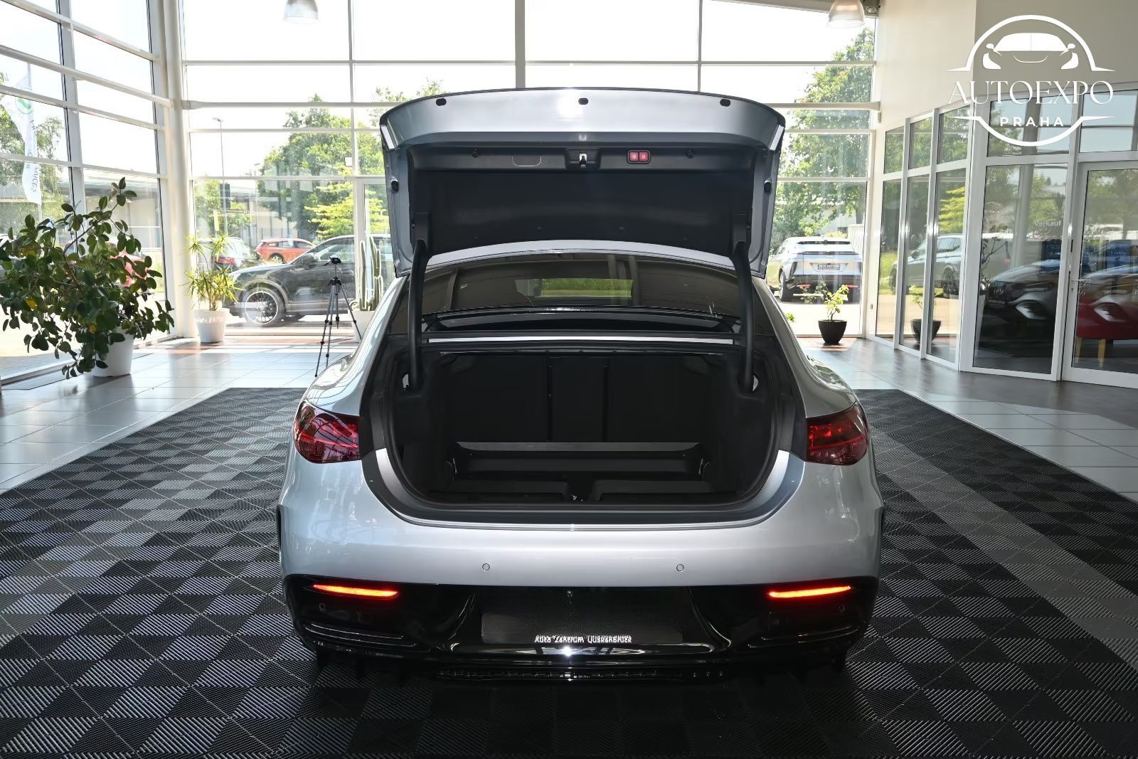 Mercedes-Benz EQE, 350 AMG Panorama - fotka 5