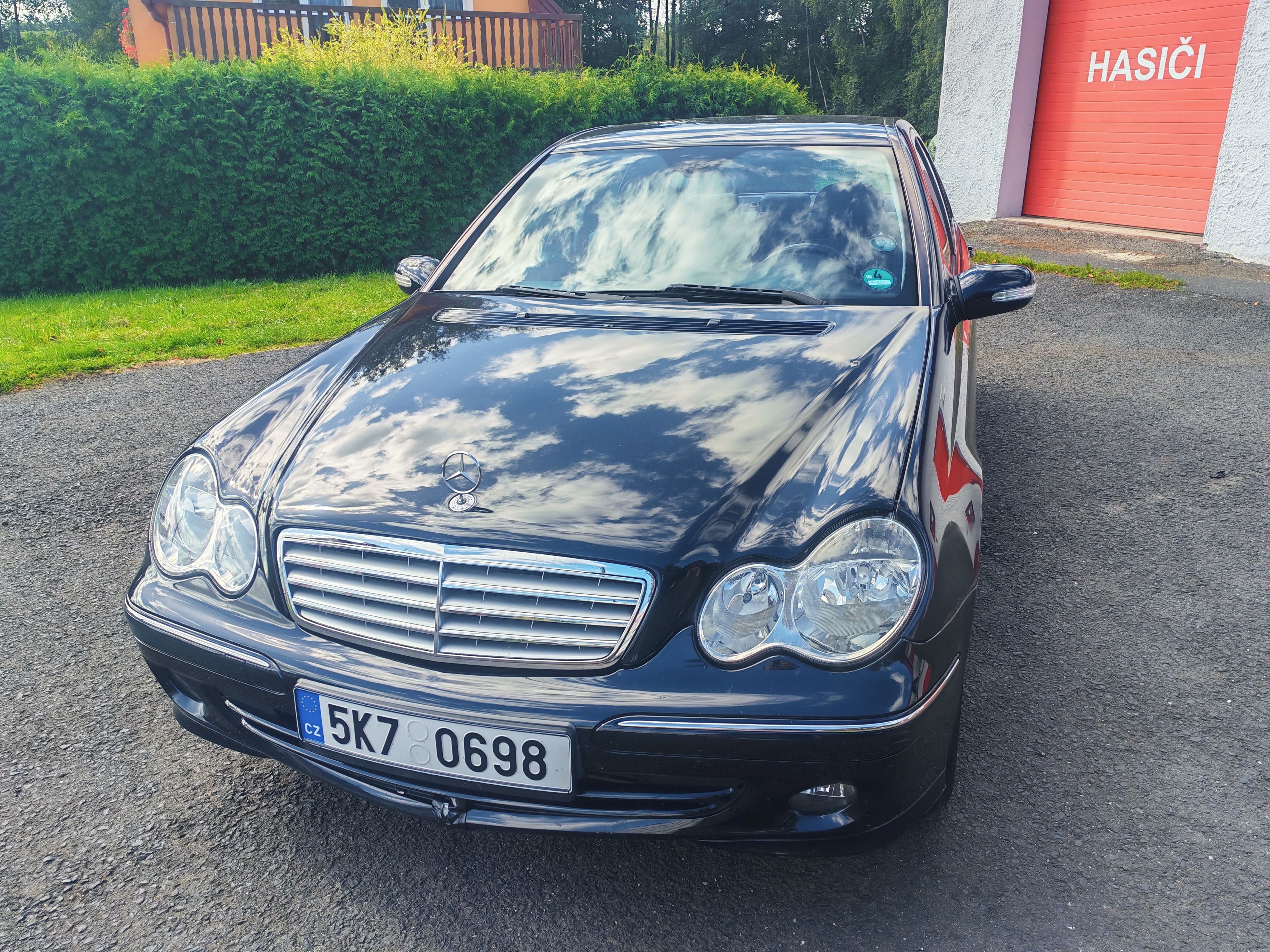 Mercedes-Benz Třídy C, 180 - fotka 3