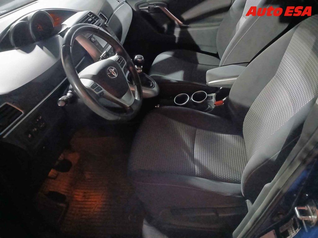 Toyota Verso, 1.8i,1.maj,ČR,autoAC,temp - fotka 3