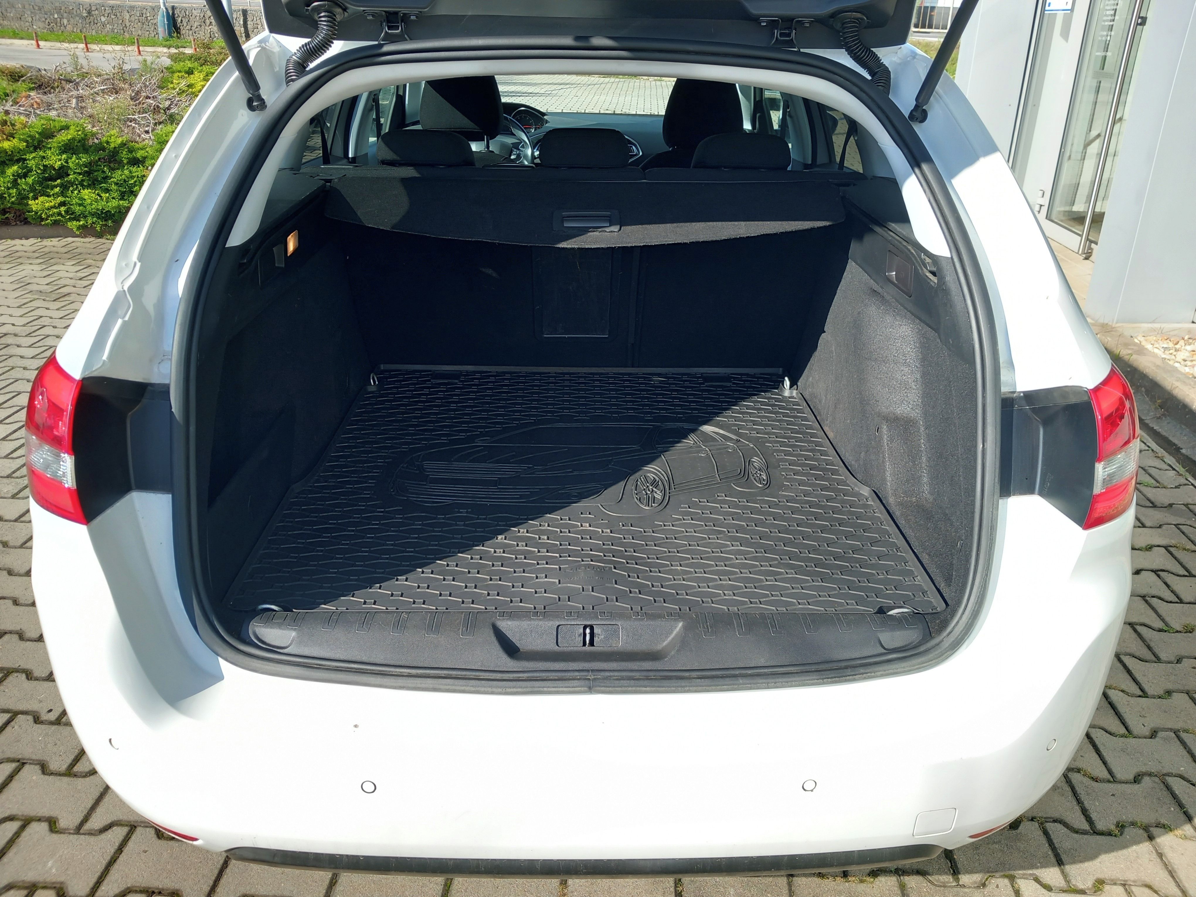 Peugeot 308, SW 1.2 PRAVIDELNÝ AUT. SERVIS - fotka 6