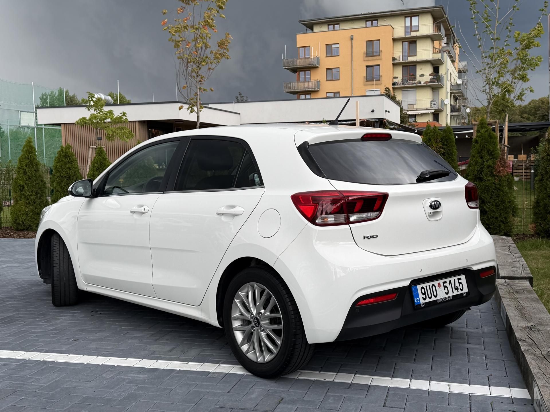 Kia Rio, 1.2i 62 kW/park. kamera - fotka 3