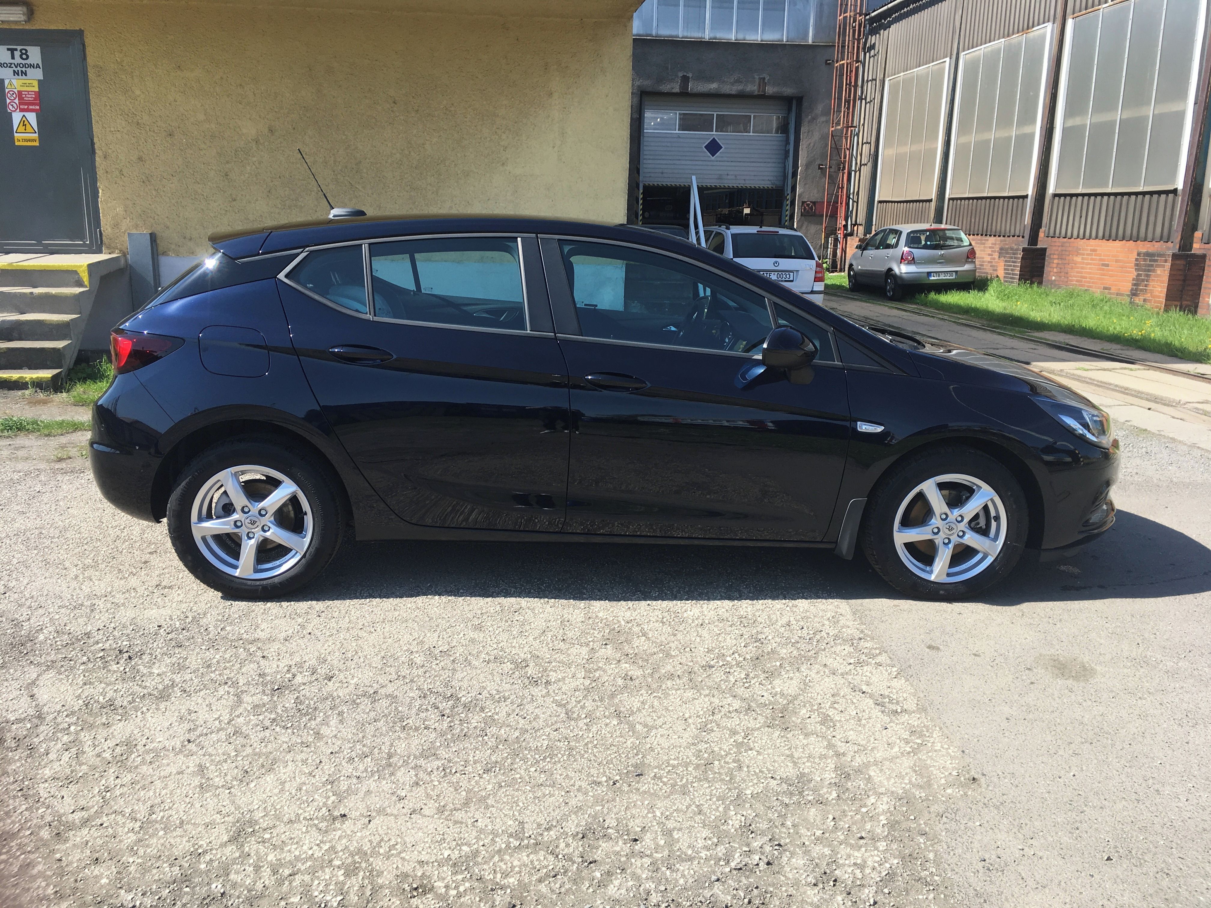 Opel Astra, 1,4 74 kw, 102 000 tis. km - fotka 3