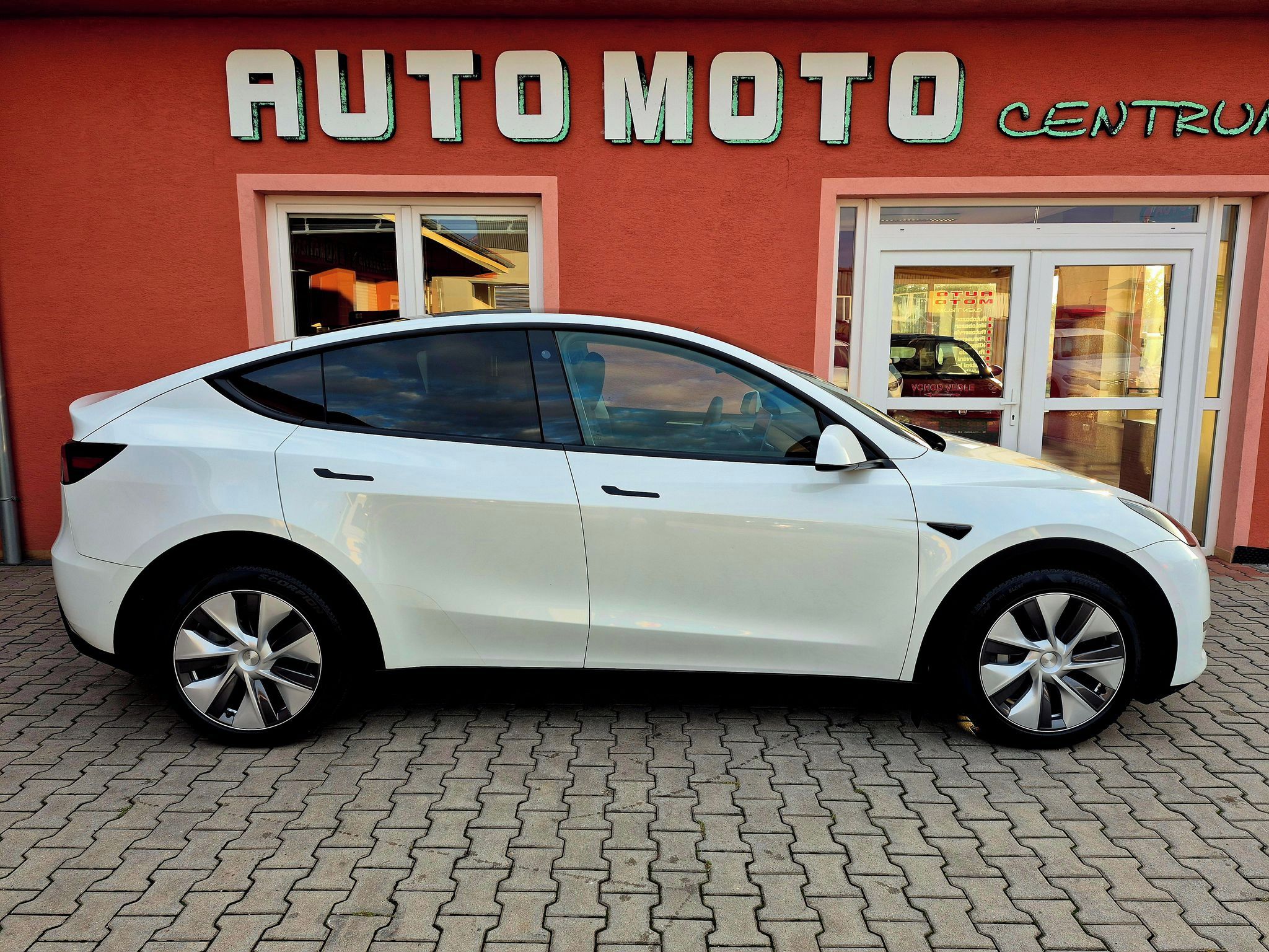 Tesla Model Y, Long Range Dual Motor, Berlín - fotka 5