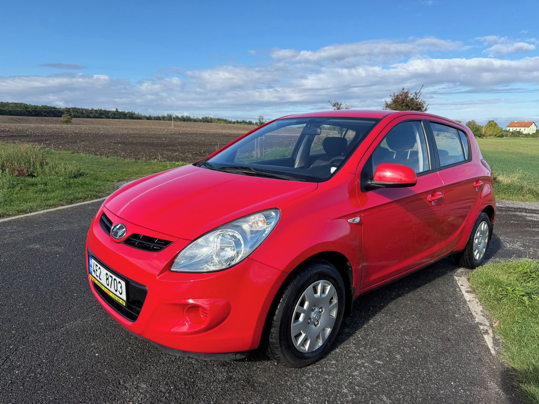 Hyundai i20, 1.2i [telefon skryt]km - fotka 4