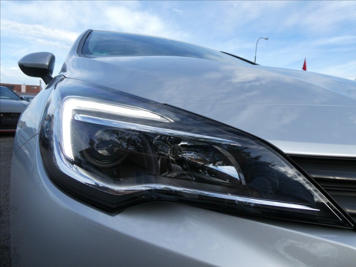 Opel Astra, 1,4 i 74kW 2x kola, serviska - fotka 5
