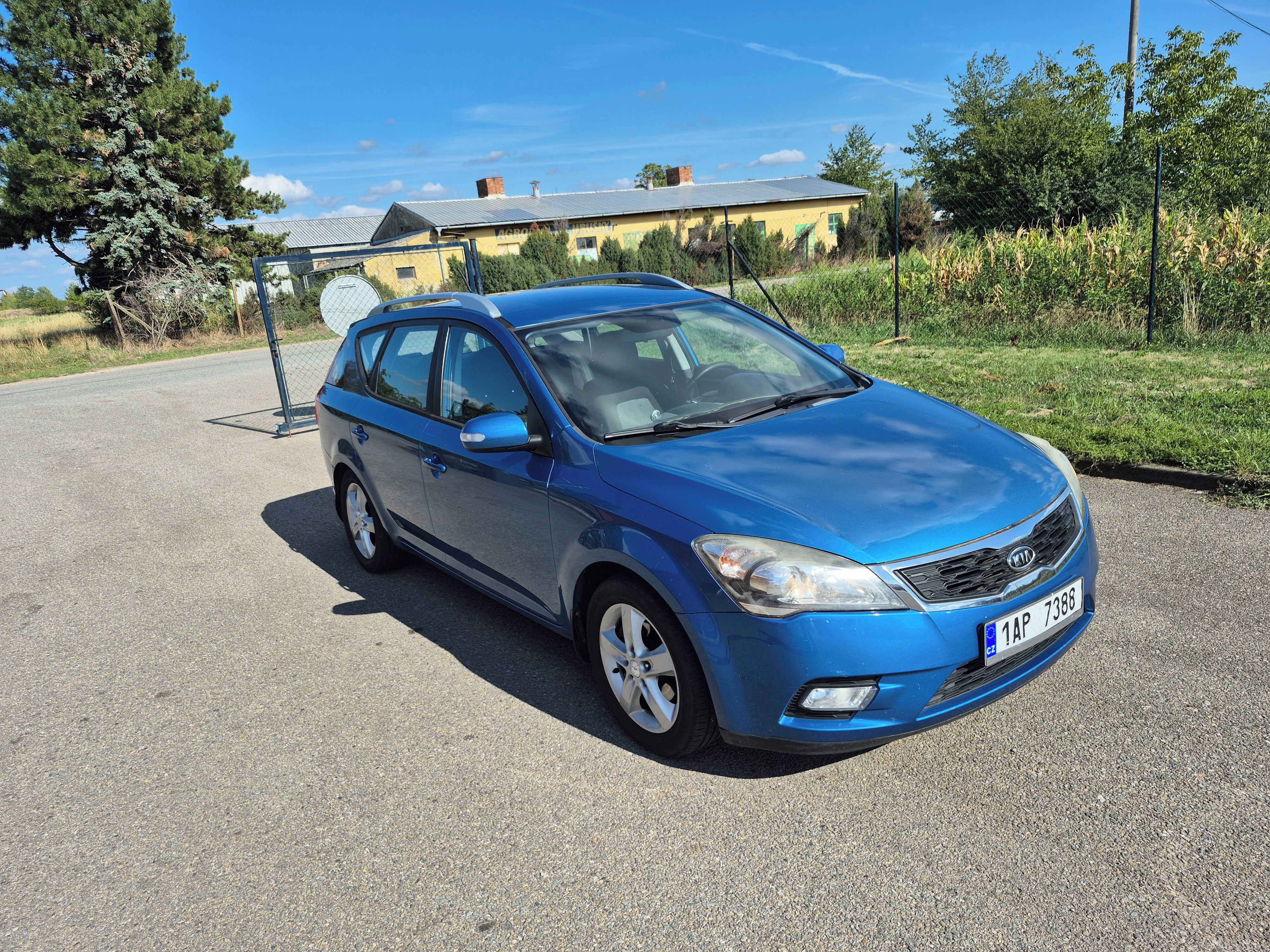 Kia Cee´d, 1,6CRDI, 85kW, klima - fotka 3