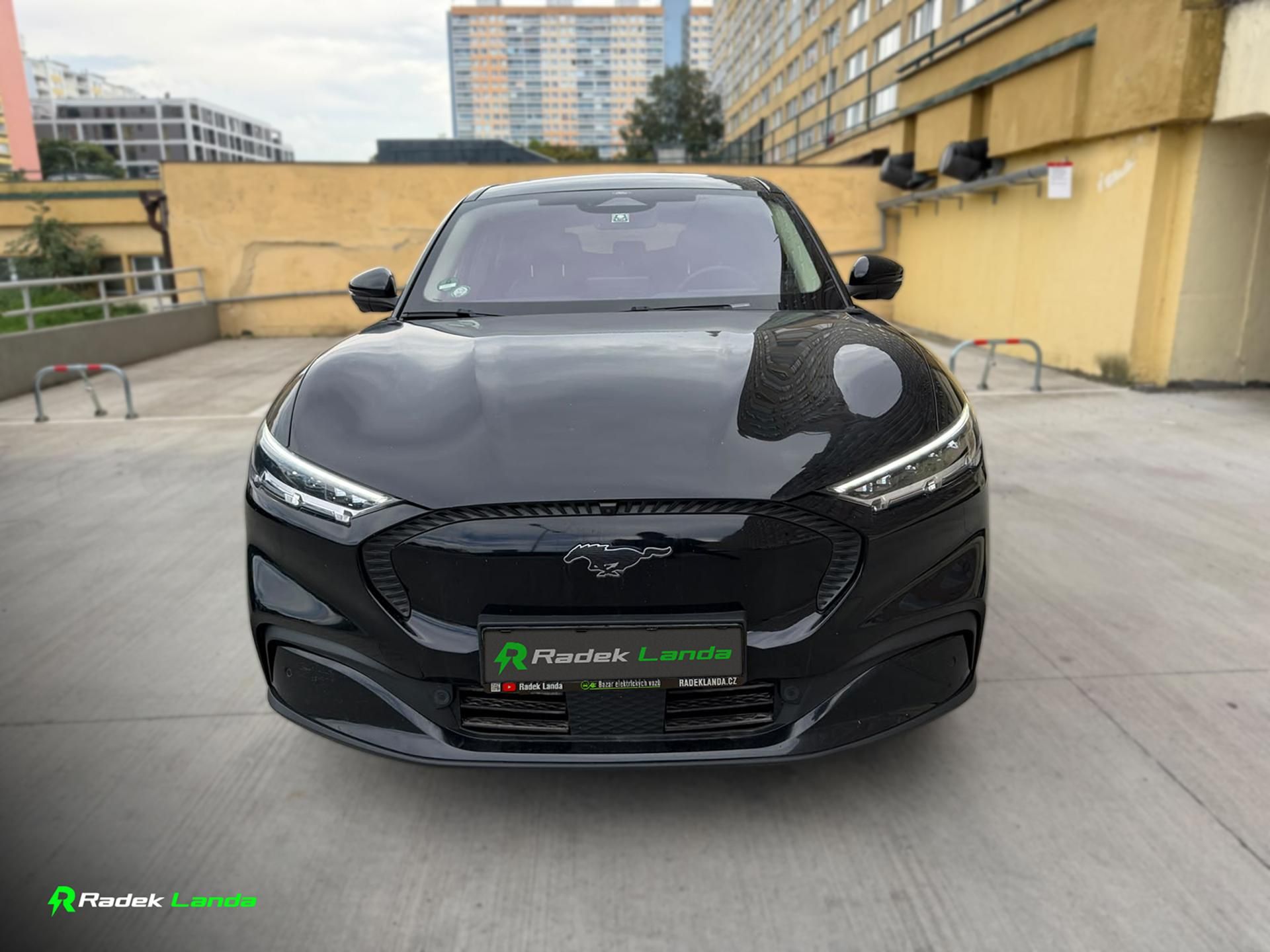 Ford Mustang Mach-E, Standard Range RWD 75,7 kWh - fotka 4