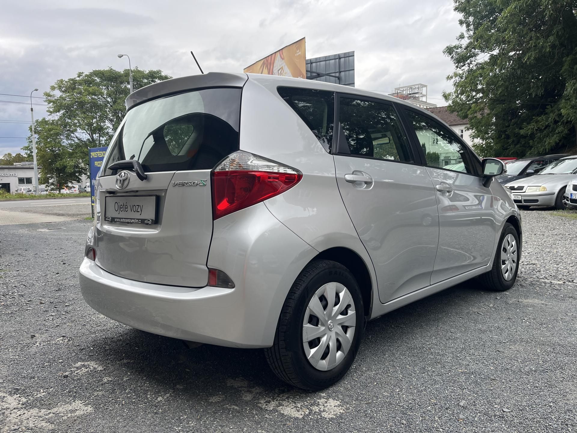 Toyota Verso, 1,3 VVTi 73 Kw - fotka 5