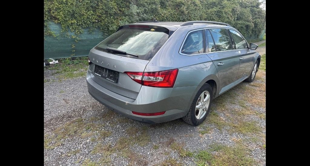 Škoda Superb, Skoda Superb Combi 2.0 TDI Amb - fotka 4