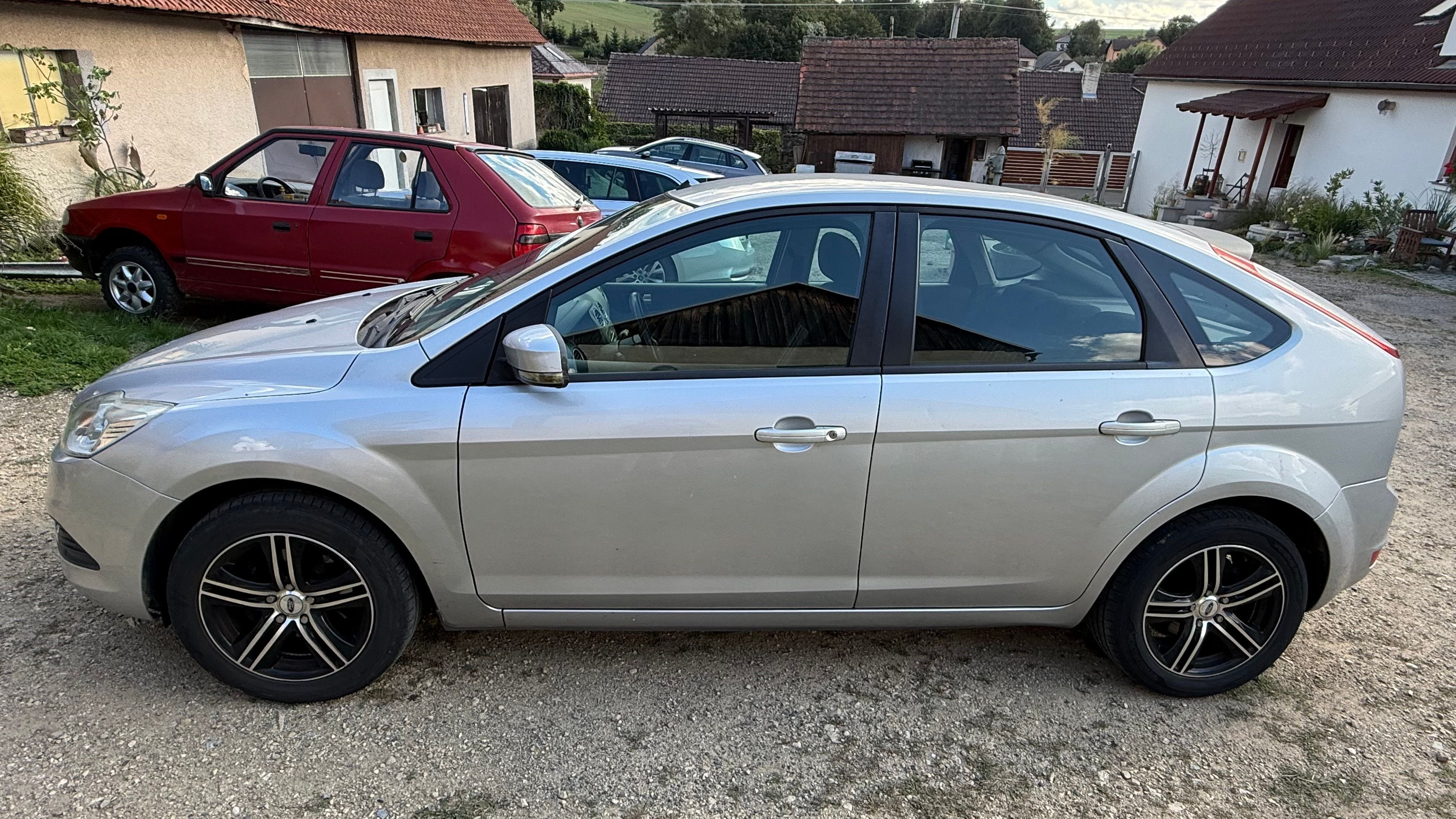 Ford Focus, 1.6 Benzin - fotka 4
