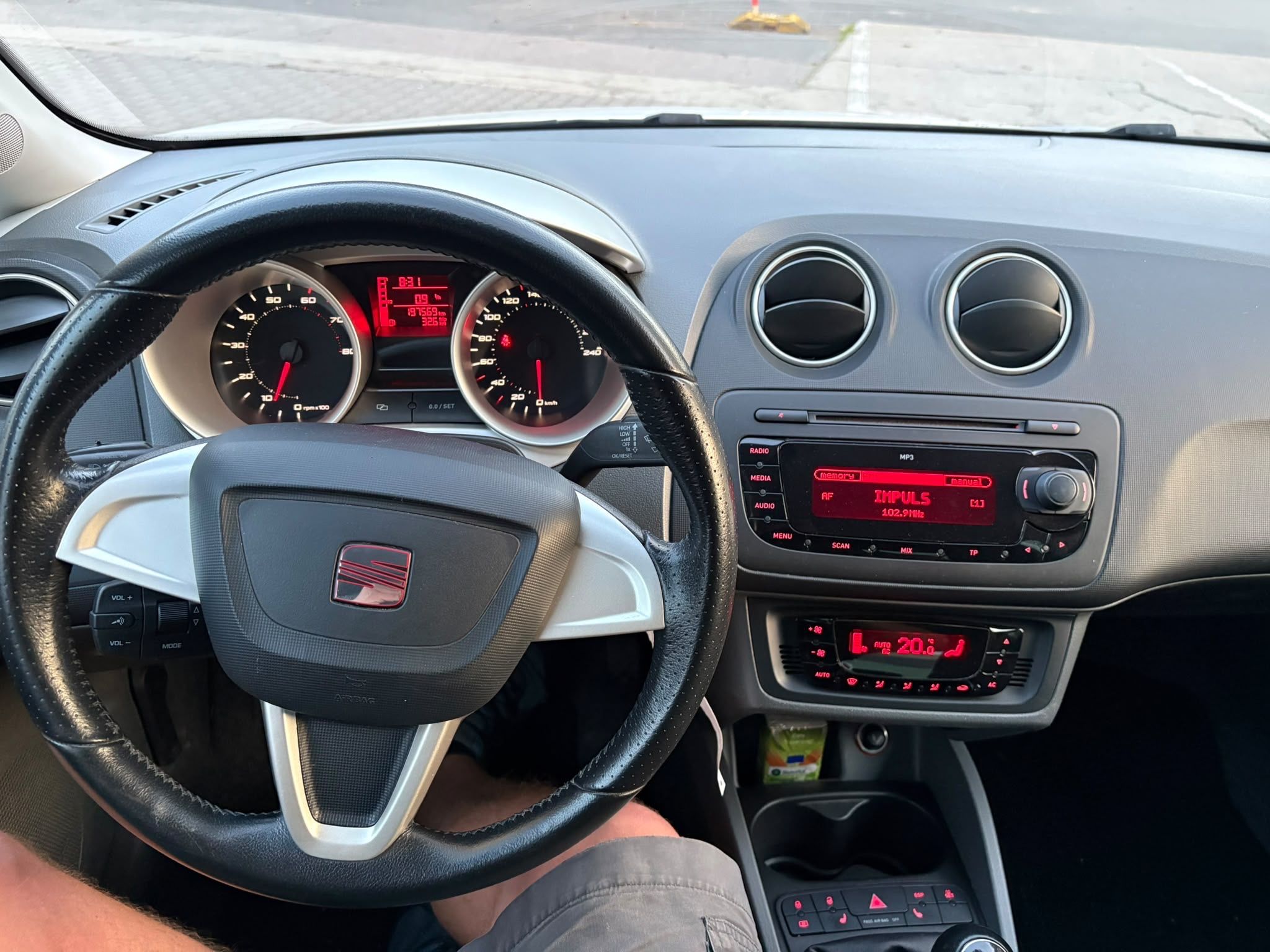 Seat Ibiza, 1,2 TSI 77KW Style Plný servis - fotka 2
