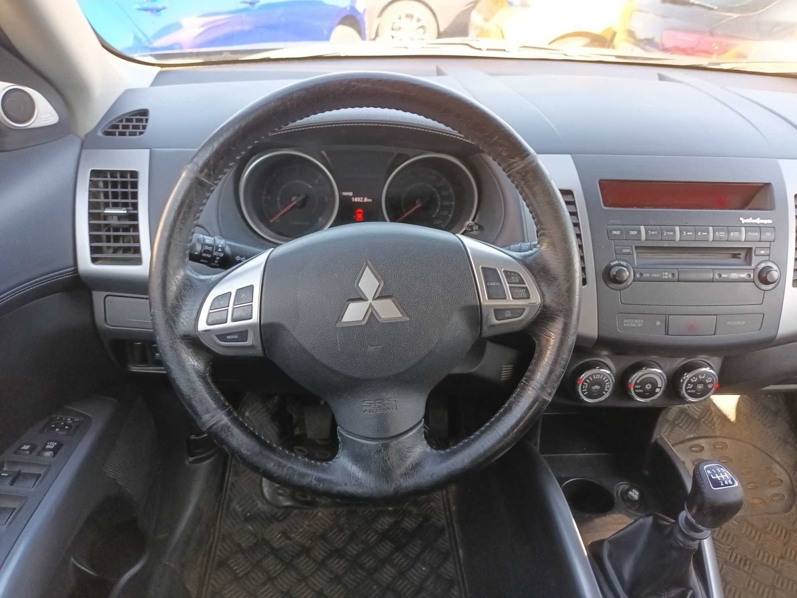 Mitsubishi Outlander, 2.2 DI-D, 4X4, 7 míst, ČR - fotka 3