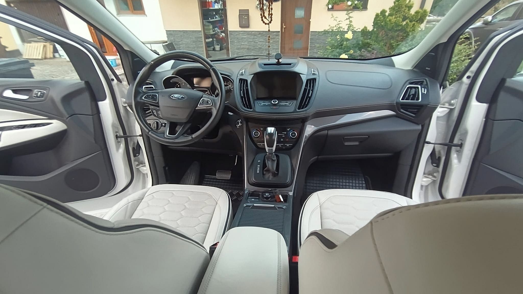 Ford Kuga, 4WD, 2.0 D, 132 kW, automat - fotka 4