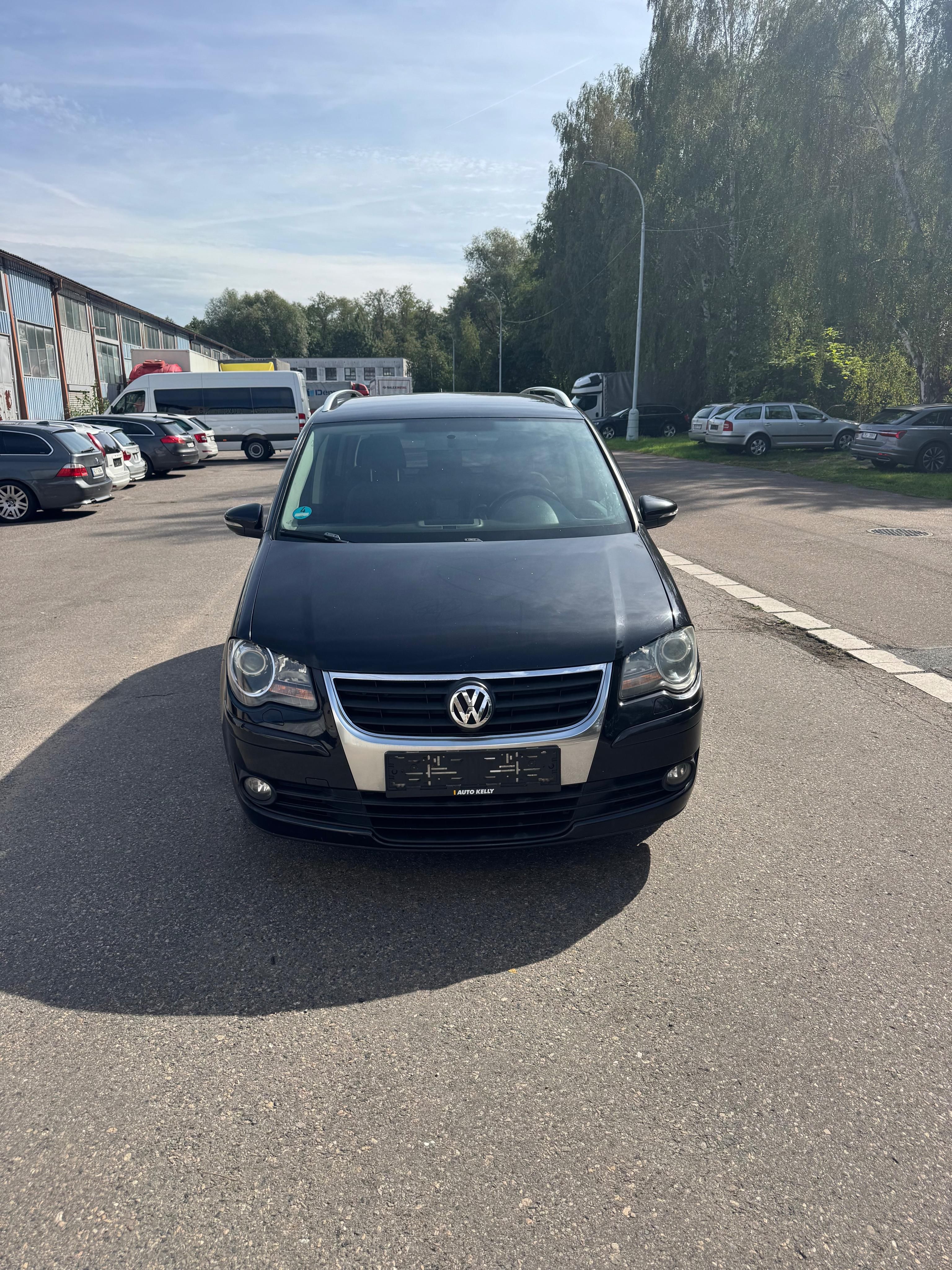 Volkswagen Touran - fotka 2