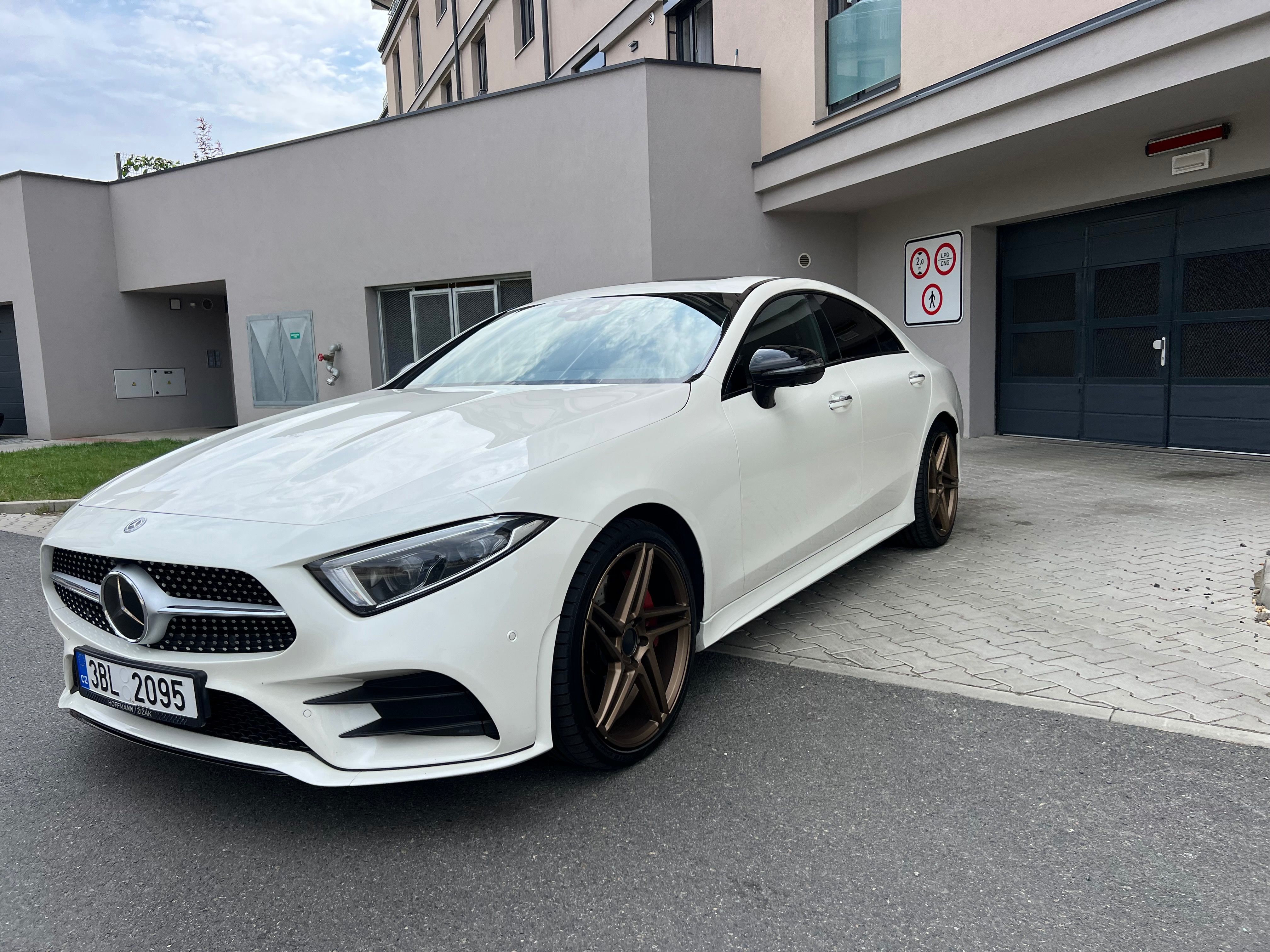 Mercedes-Benz CLS, Mercedes Cls 400d AMG 53packet - fotka 2