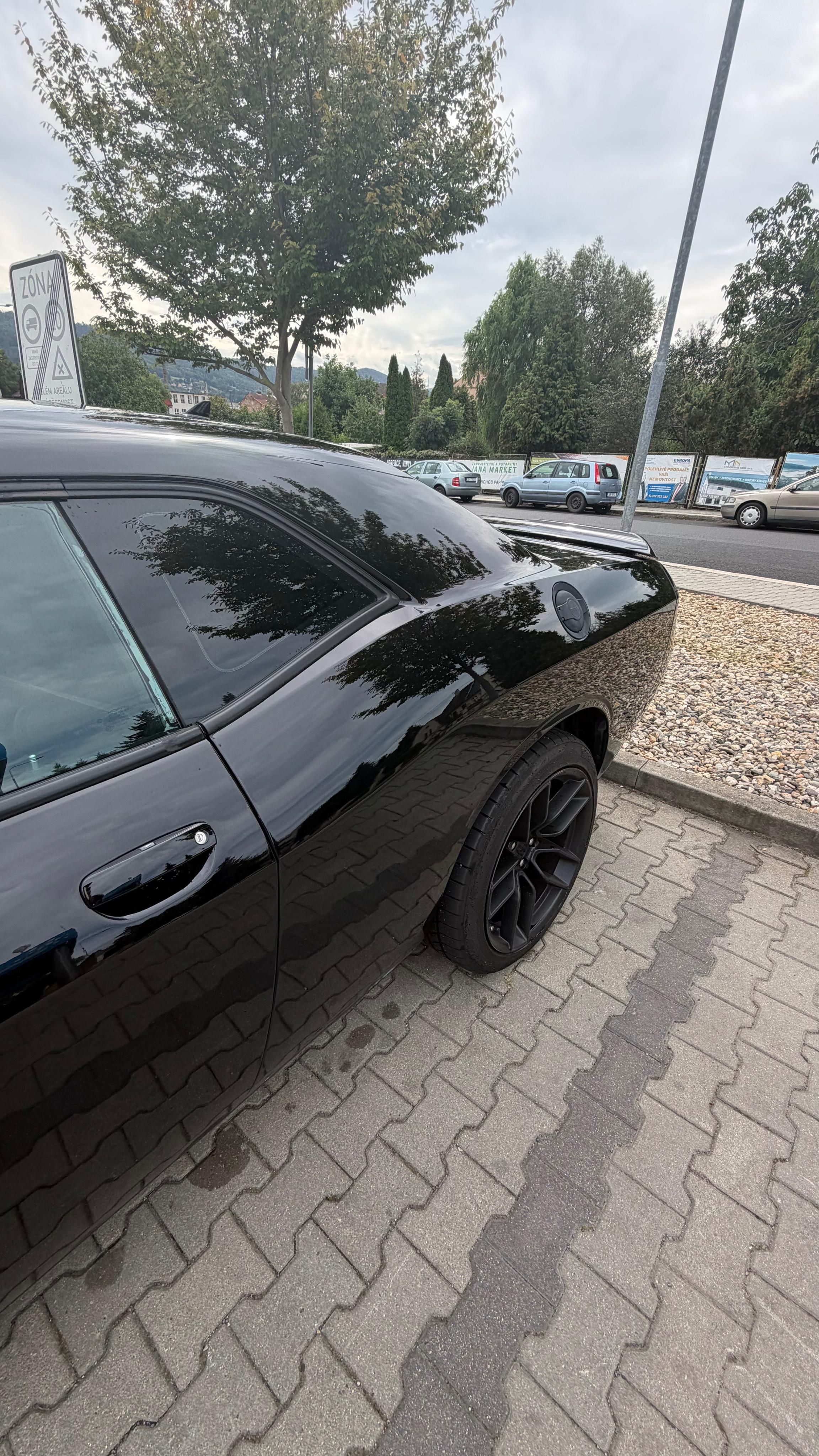 Dodge Challenger, Dodge Challenger 2018 3,6 V6 - fotka 4