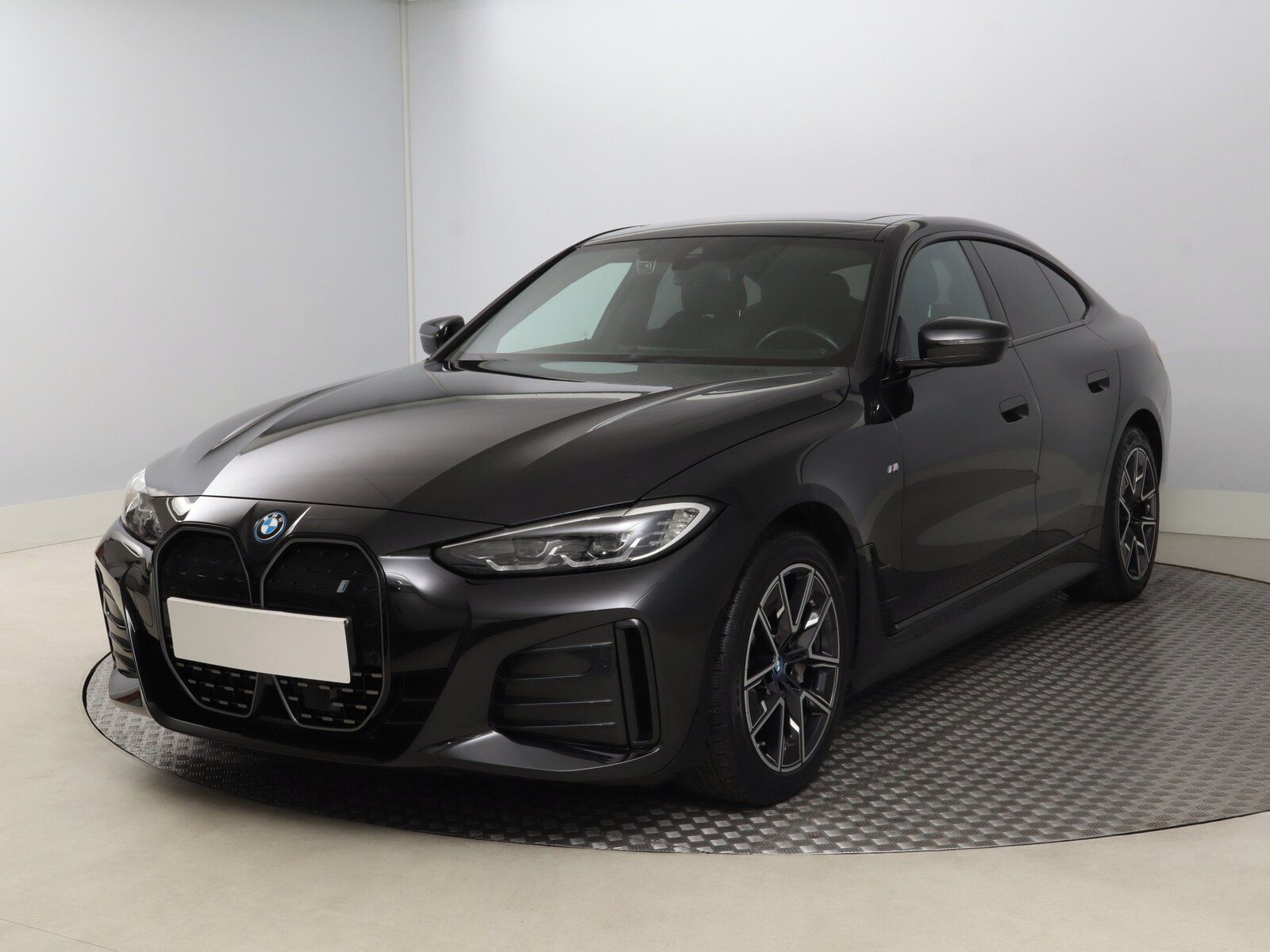 BMW i4, eDrive40, SoH 96% - fotka 2