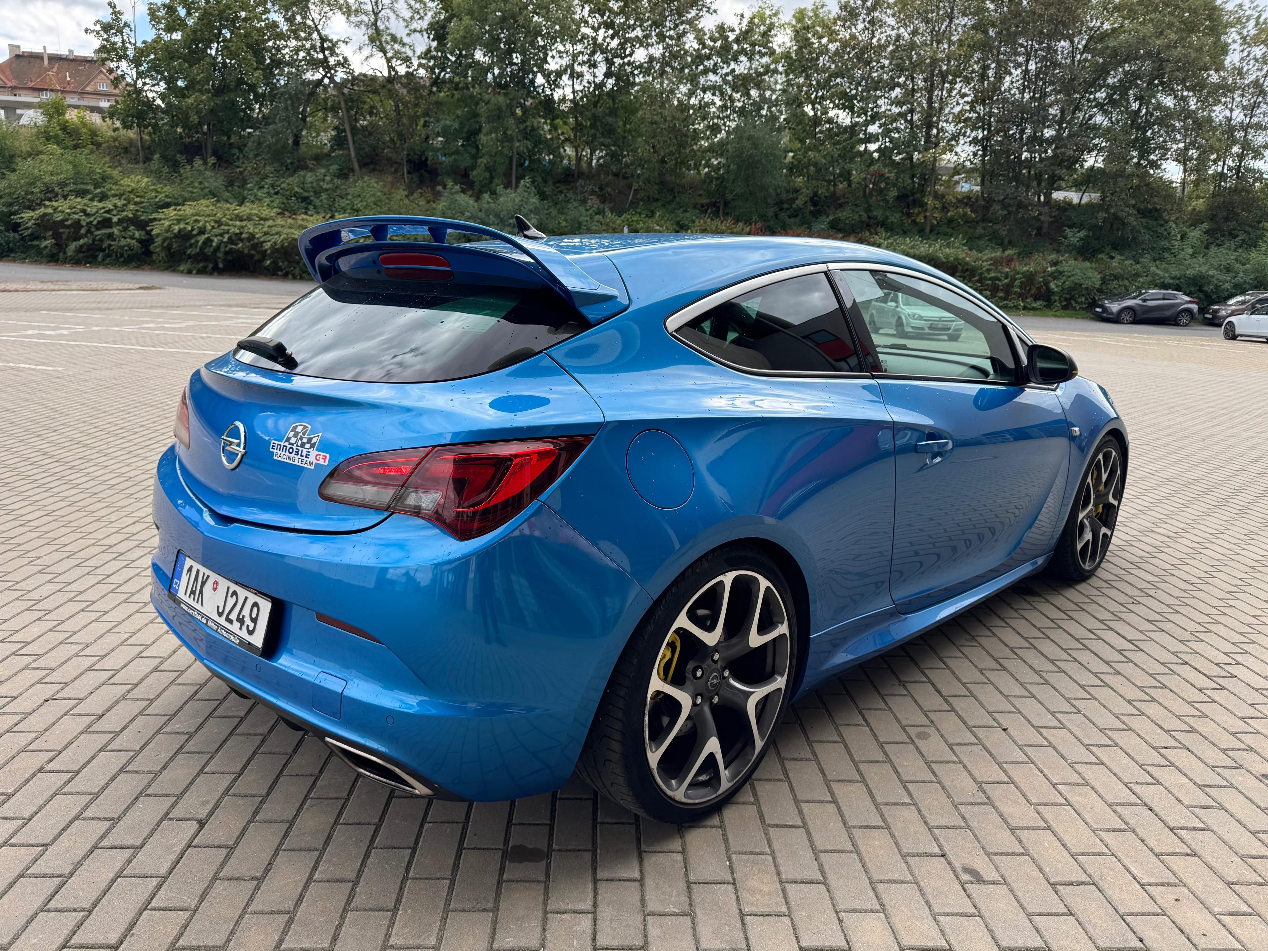 Opel Astra, GTC OPC 2.0 Turbo 206kw - fotka 5