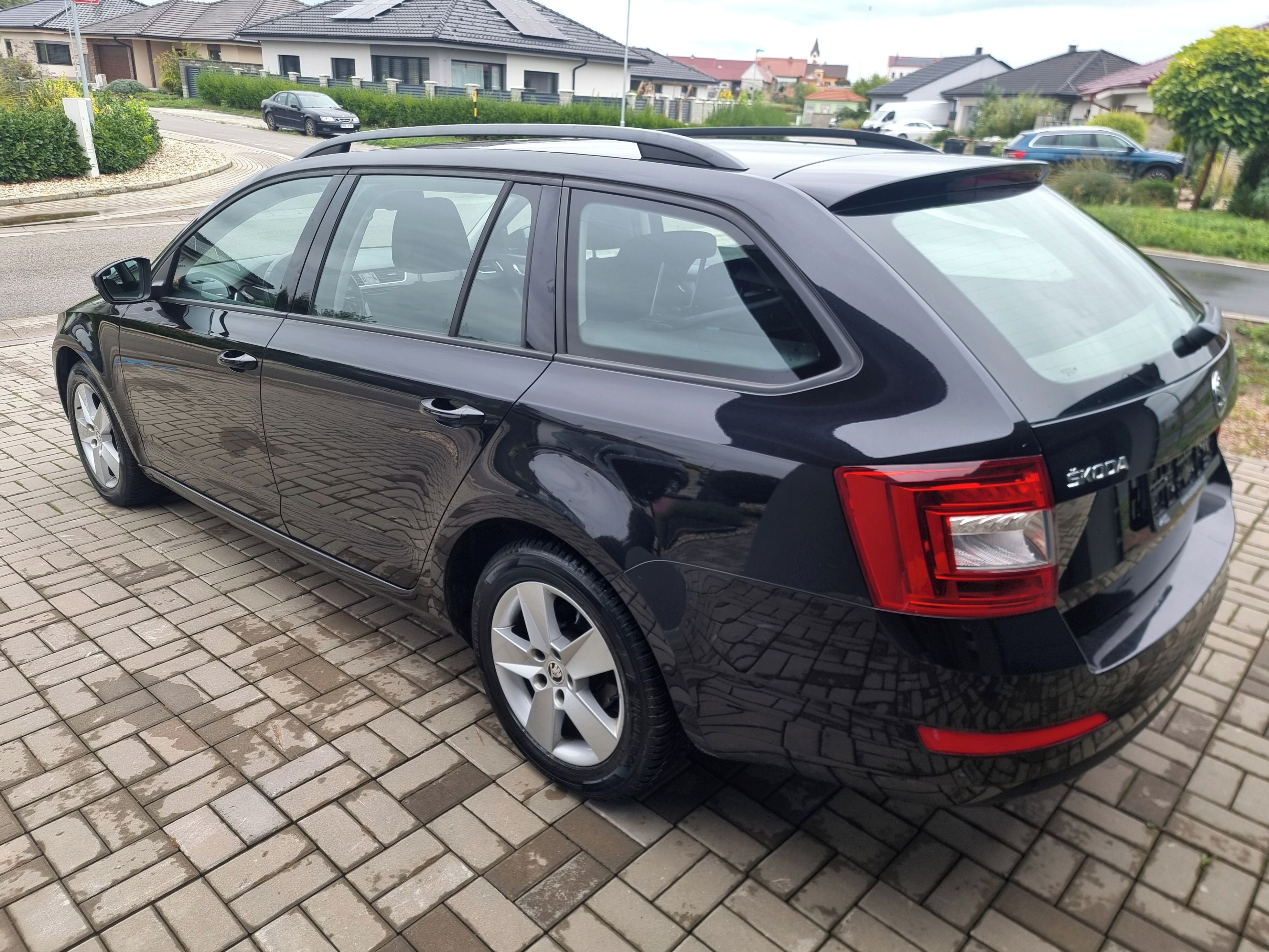 Škoda Octavia, 1.6TDI | VÝBAVA | 2014 - fotka 4