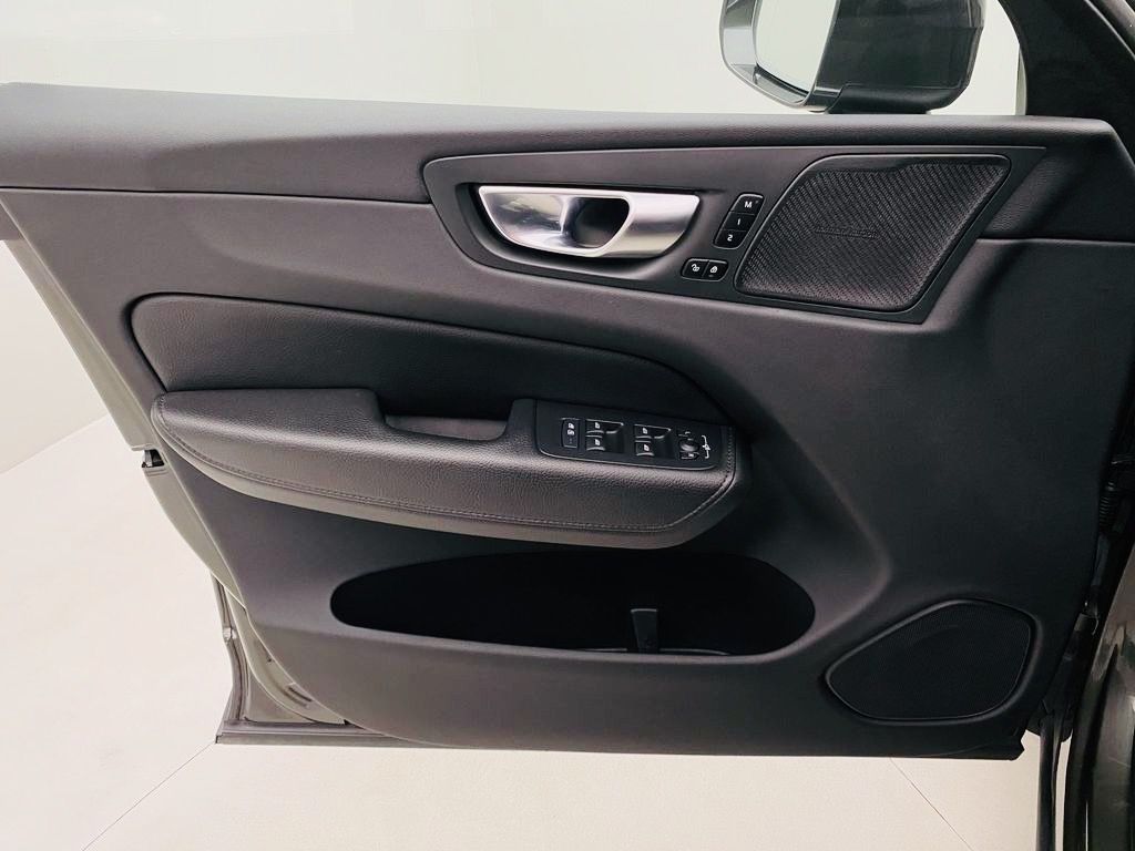Volvo XC60, Volvo XC60 B4 Insription 2021 - fotka 6